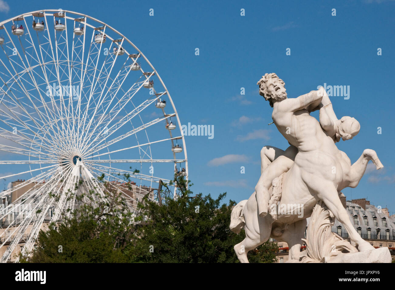 Grande roue blanche dans le Jardin des Tuileries, Paris, France Banque D'Images
