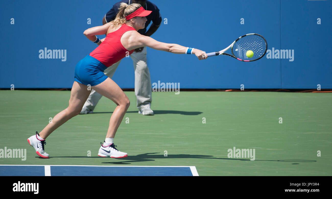 Washington, USA. 2 Août, 2017. Eugénie Bouchard (CAN) bat Christina McHale (USA) 7-6, 6-0, à l'Open de Citi joué à Rock Creek Park Tennis Center à Washington, DC, . Credit : Cal Sport Media/Alamy Live News Banque D'Images