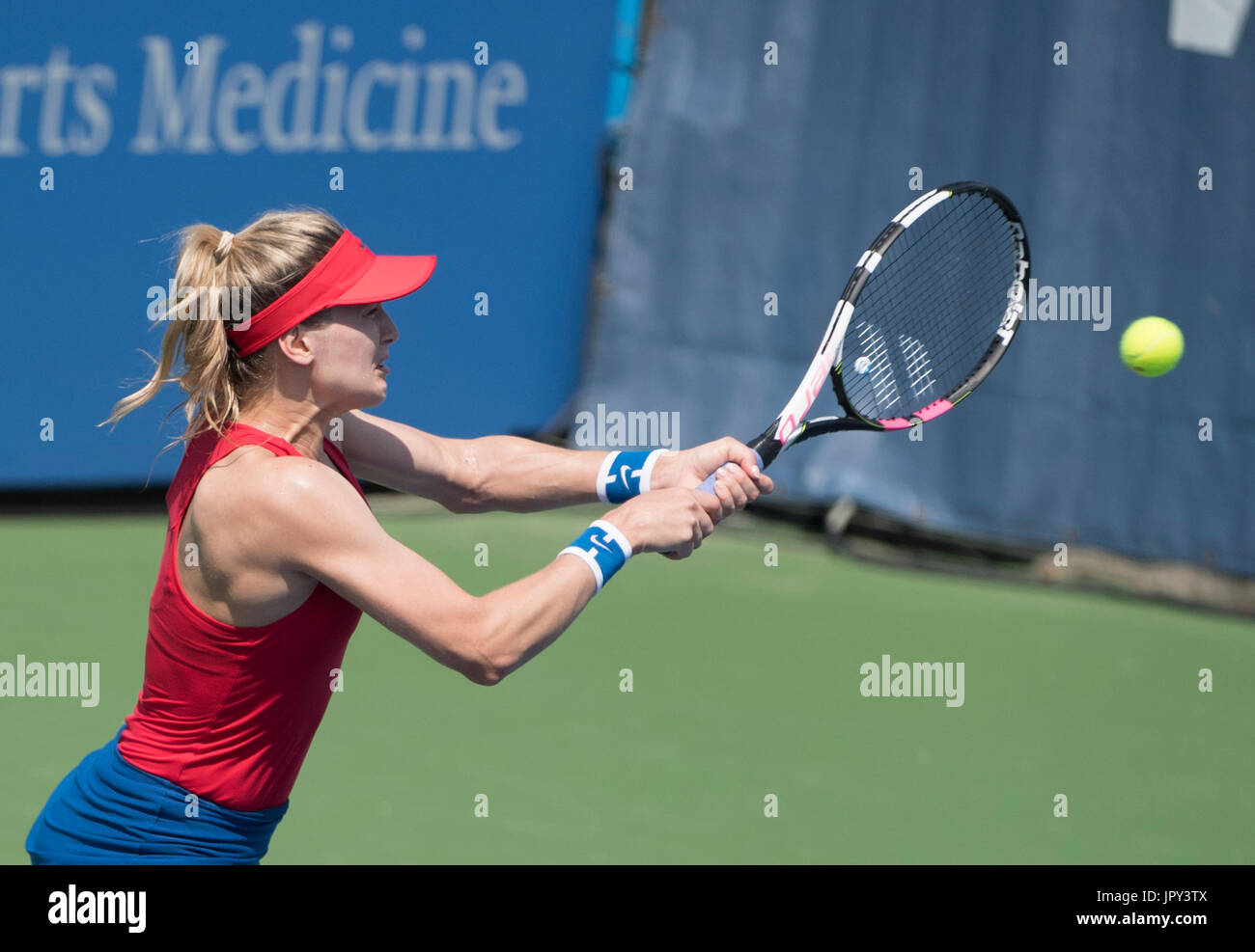 Washington, USA. 2 Août, 2017. Eugénie Bouchard (CAN) bat Christina McHale (USA) 7-6, 6-0, à l'Open de Citi joué à Rock Creek Park Tennis Center à Washington, DC, . Credit : Cal Sport Media/Alamy Live News Banque D'Images