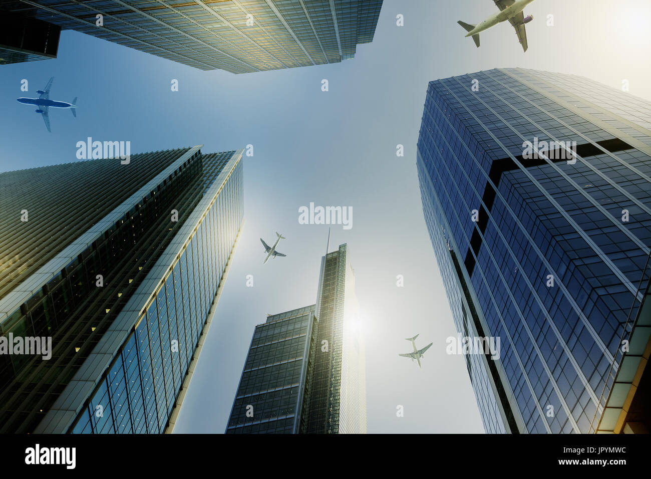 Les avions survolant les tours d'habitation, travel concept Banque D'Images