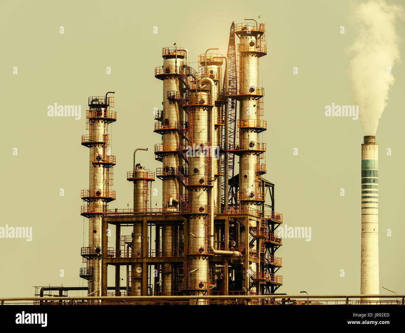 Usine de traitement de gaz. Paysage avec du gaz et de l'industrie pétrolière Banque D'Images