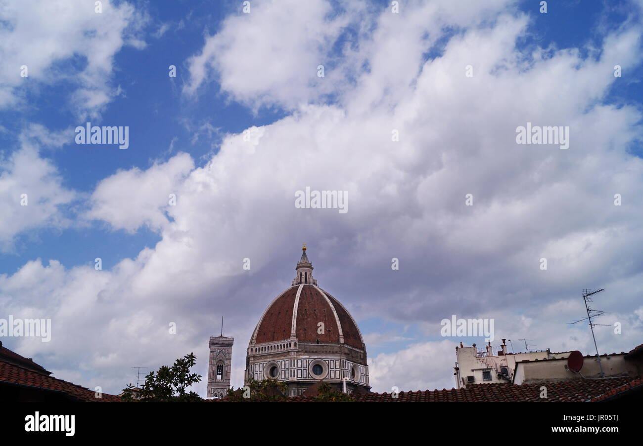 Clocher de Giotto et le dôme de la cathédrale Santa Maria del Fiore, Florence, Italie Banque D'Images