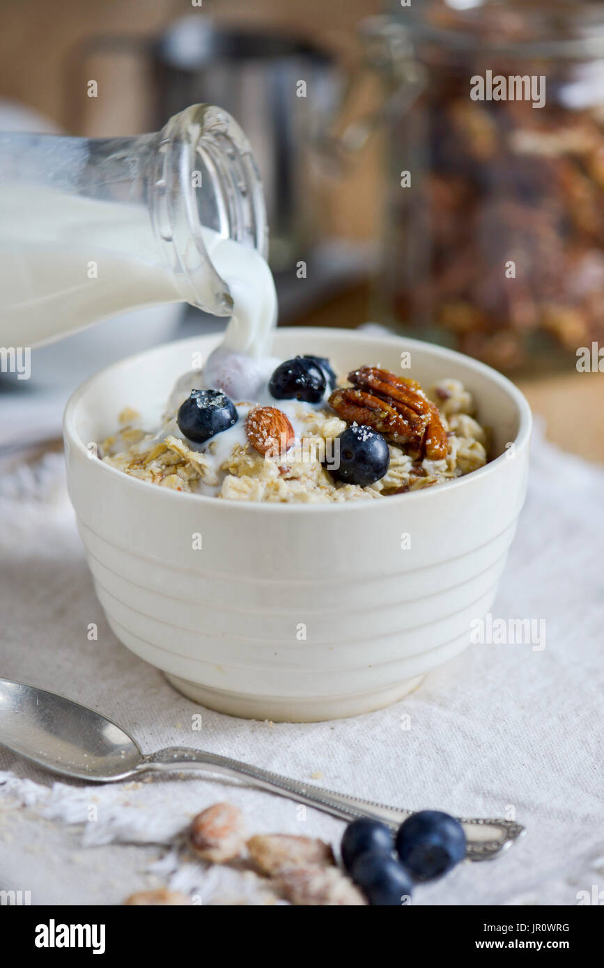 Repas Petit-déjeuner, d'avoine, de l'alimentation des baies bleu Banque D'Images