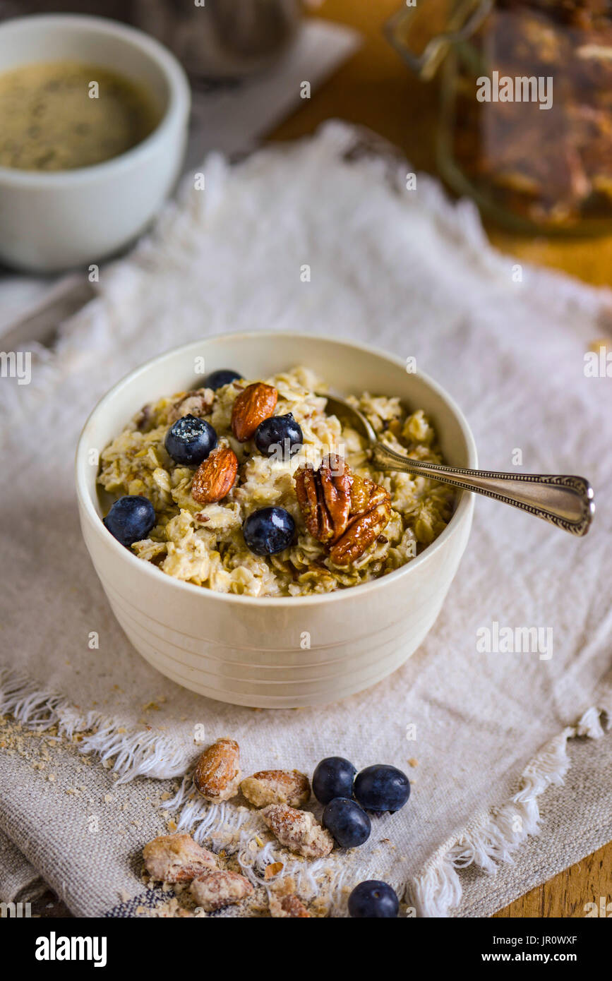 Repas Petit-déjeuner, d'avoine, de l'alimentation des baies bleu Banque D'Images