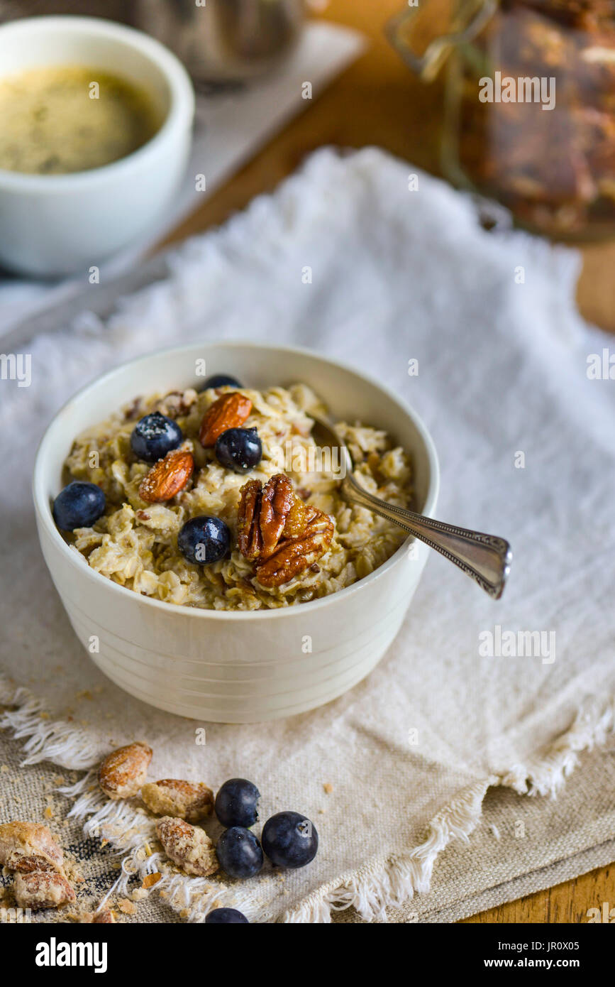 Repas Petit-déjeuner, d'avoine, de l'alimentation des baies bleu Banque D'Images