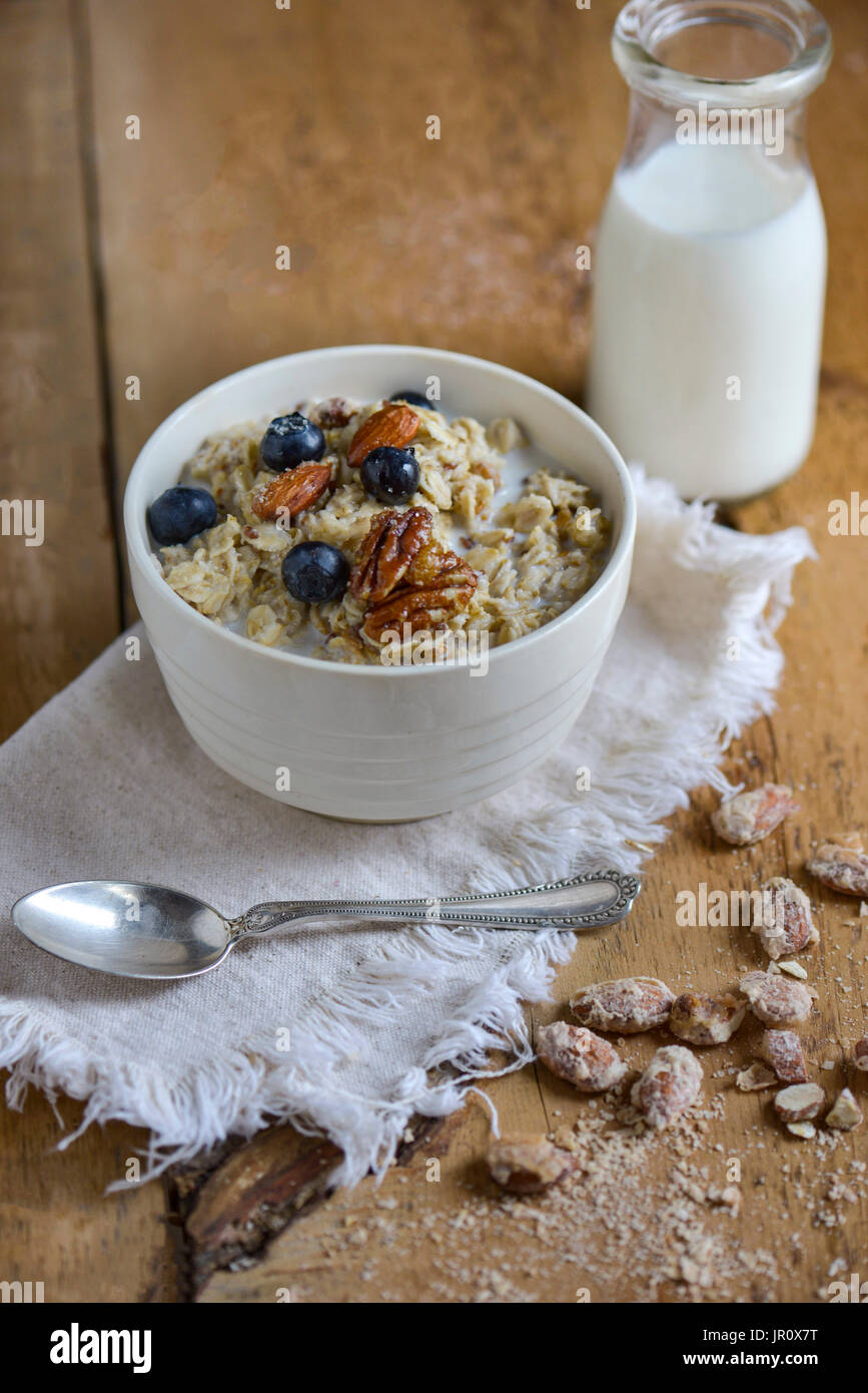 Repas Petit-déjeuner, d'avoine, de l'alimentation des baies bleu Banque D'Images