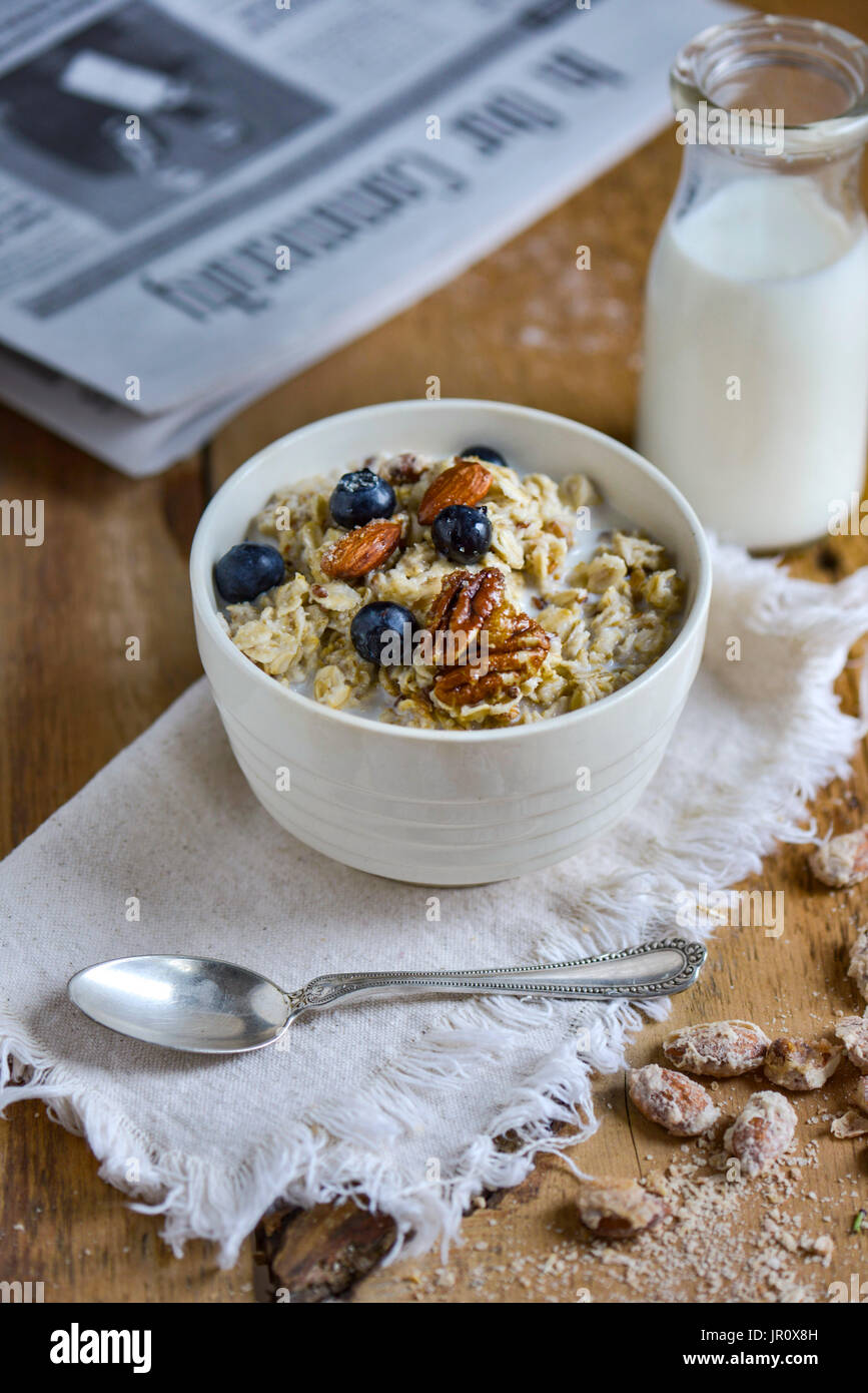 Repas Petit-déjeuner, d'avoine, de l'alimentation des baies bleu Banque D'Images