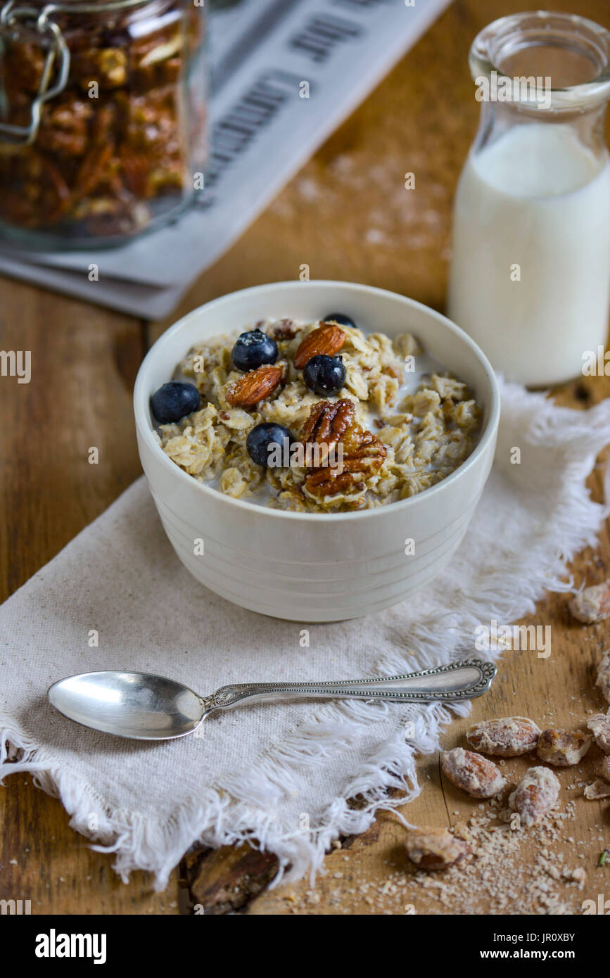 Repas Petit-déjeuner, d'avoine, de l'alimentation des baies bleu Banque D'Images