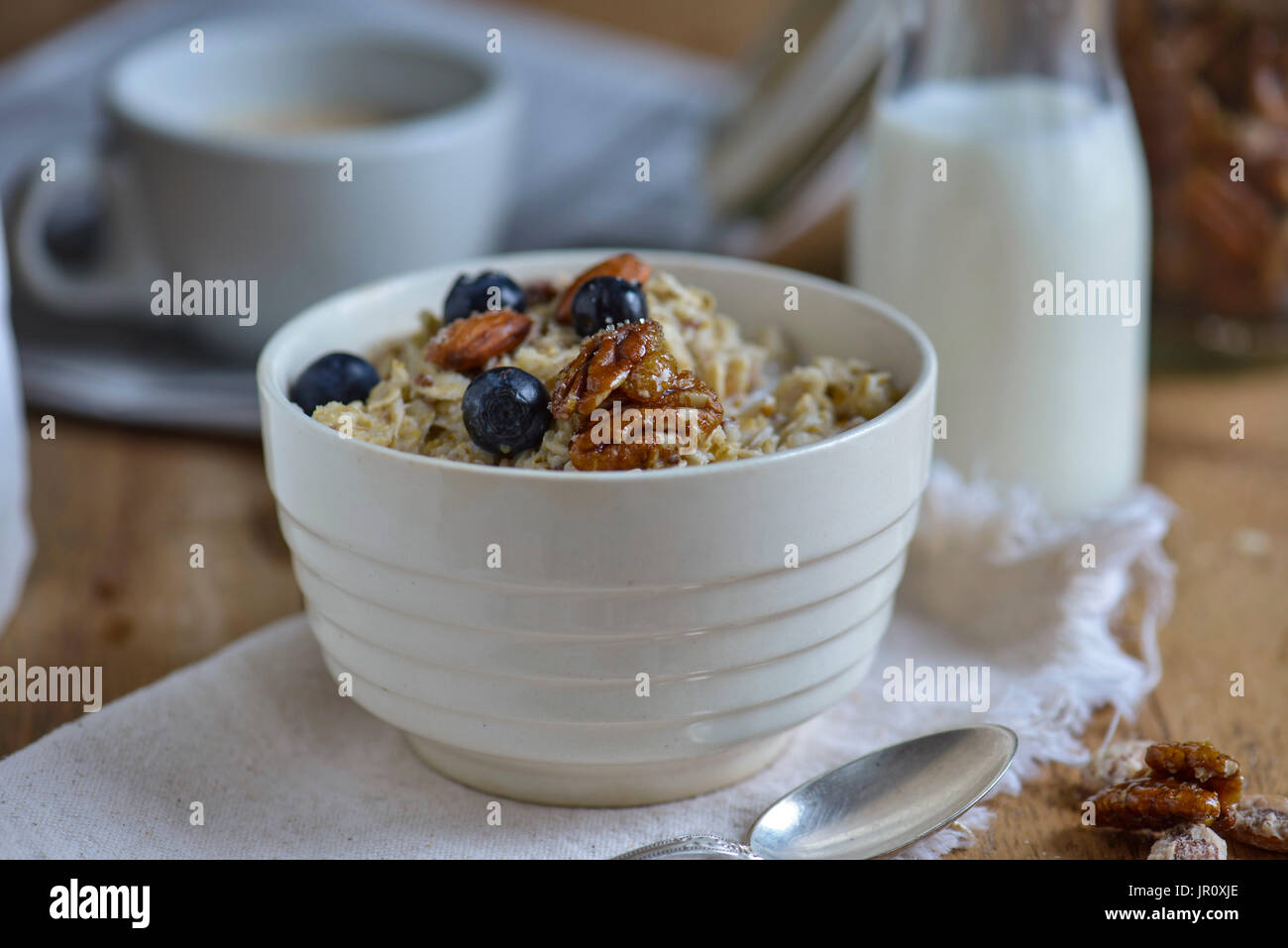Repas Petit-déjeuner, d'avoine, de l'alimentation des baies bleu Banque D'Images