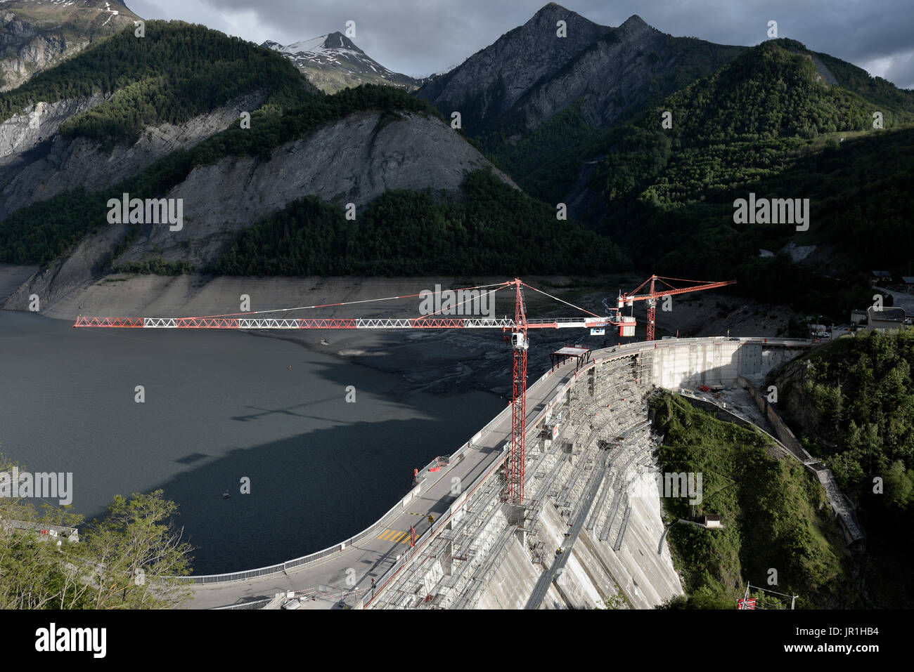 Les travaux sur le renforcement du barrage de Chambon, en 2014. Les travaux de consolidation permettent de traiter 3 problèmes observés sur le barrage, causée principalement par le phénomène d'alcali-réaction. Alpes, France Banque D'Images