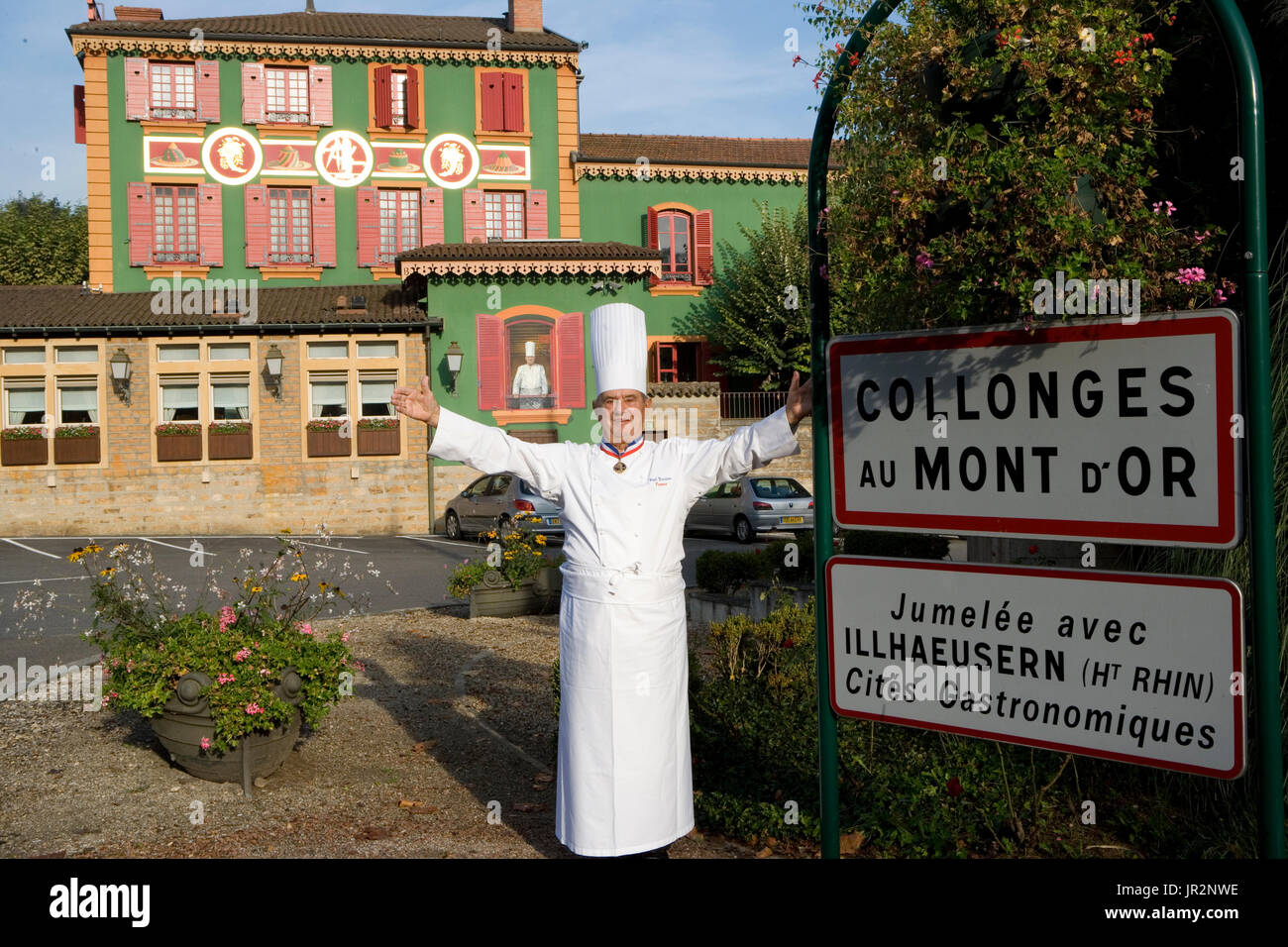 Europe/France/Rhône-Alpes/Lyon/Collonges-au-Mont d'Or/Restaurant Paul Bocuse. L'accueil de Bocuse. Banque D'Images