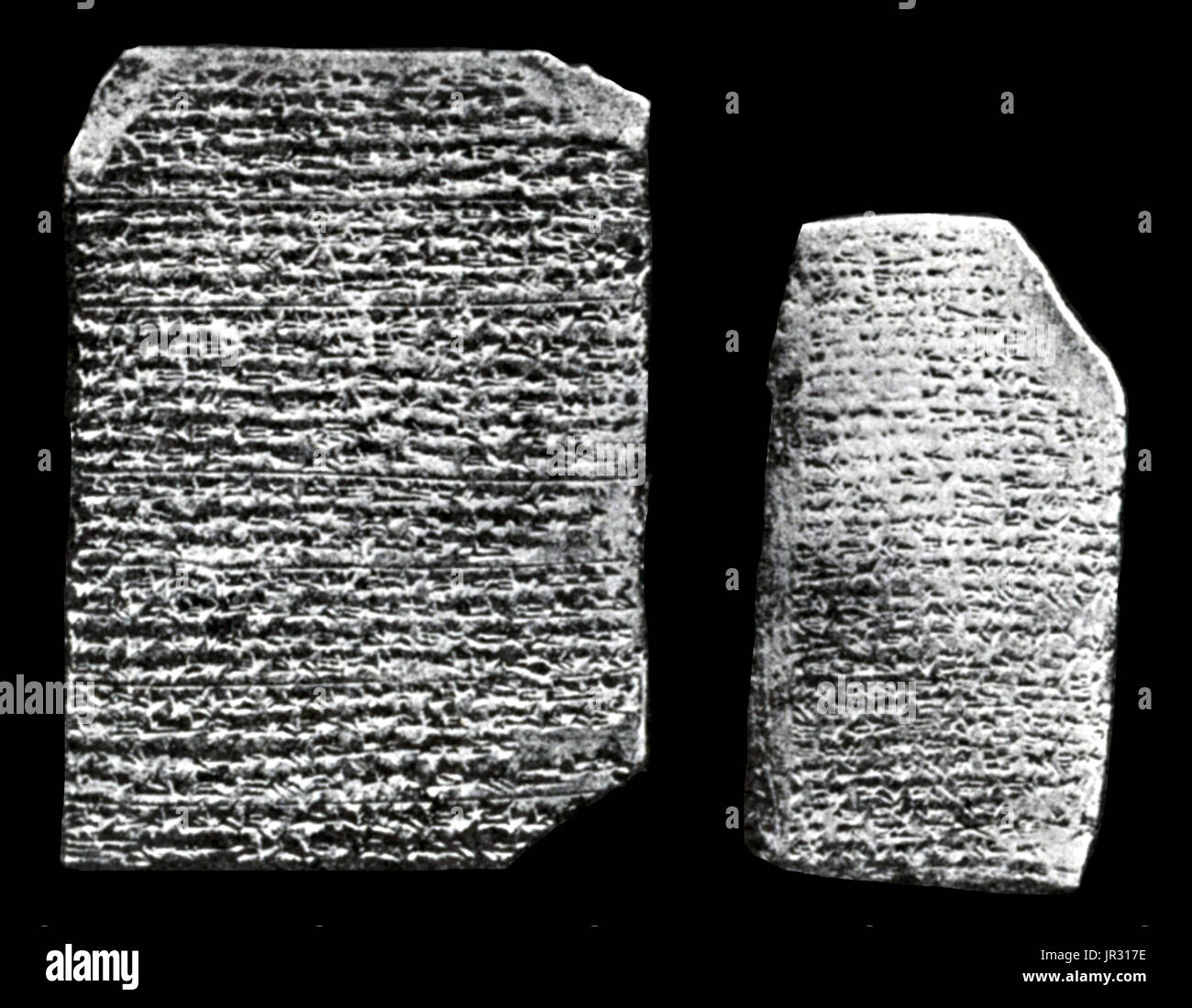 L'Amarna tablets sont une archive, écrit sur des tablettes d'argile, comprenant surtout de la correspondance diplomatique entre l'administration égyptienne et ses représentants en Canaan et Amurru sous le Nouvel Empire. Les lettres d'Amarna sont inhabituelles à la recherche Égyptologiques, parce qu'ils sont pour la plupart écrits en akkadien cunéiforme, le système d'écriture de l'ancienne Mésopotamie, plutôt que celle de l'Égypte ancienne. La correspondance écrite s'étend sur une période d'au plus trente ans. Les lettres d'Amarna sont d'une grande importance pour les études bibliques, ainsi que la linguistique sémitique, puisqu'ils faire la lumière sur les Banque D'Images