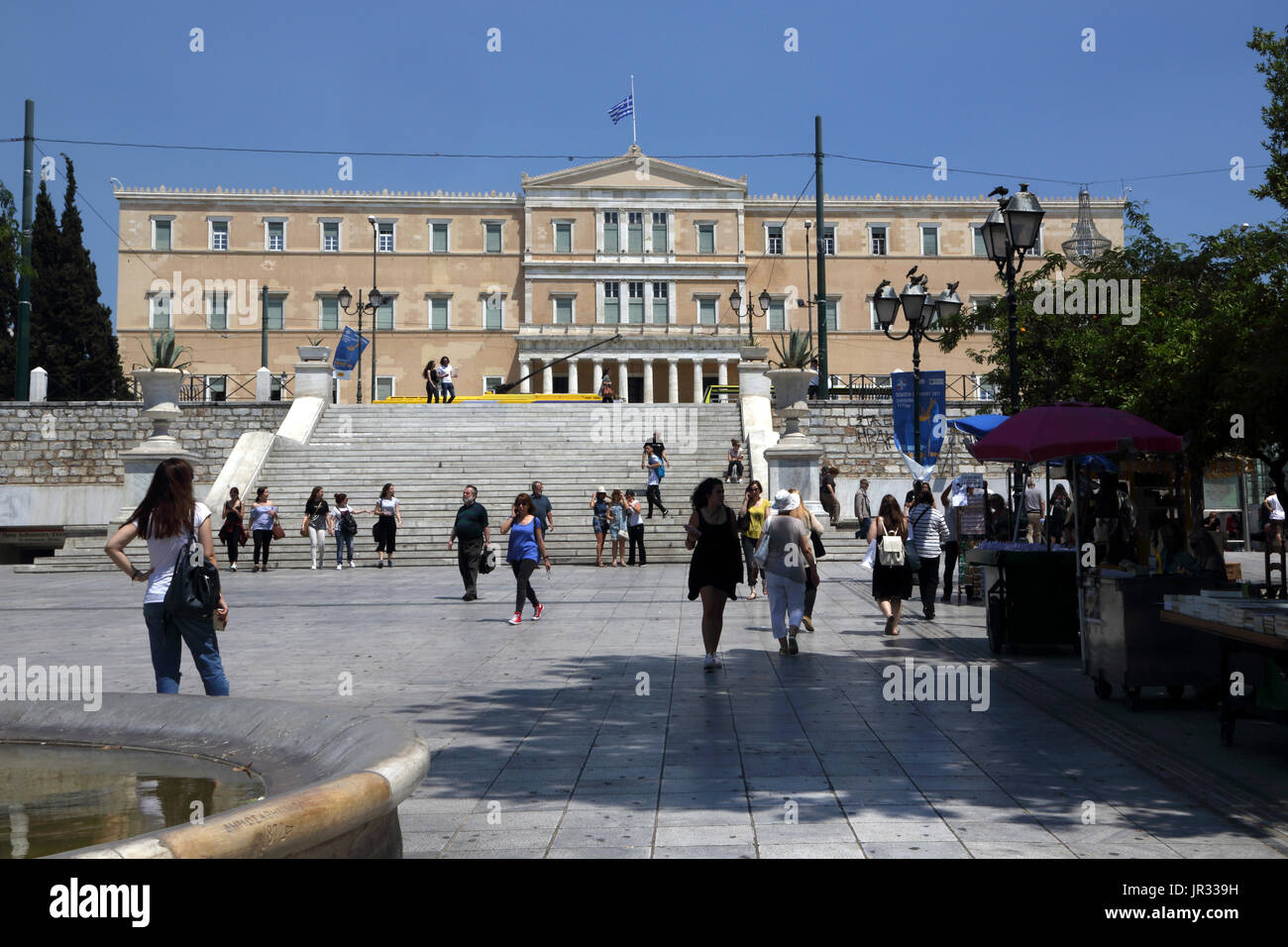 Evzones Vouli Édifice du Parlement sur la place Syntagma d'Athènes Grèce Banque D'Images