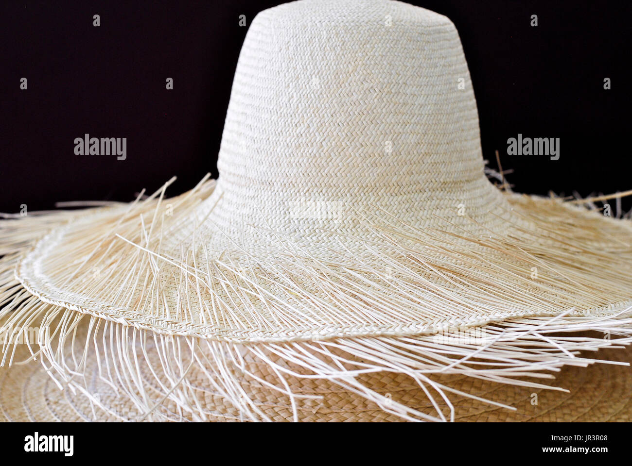 Chapeau de paille toquilla Banque de photographies et d'images à haute  résolution - Alamy