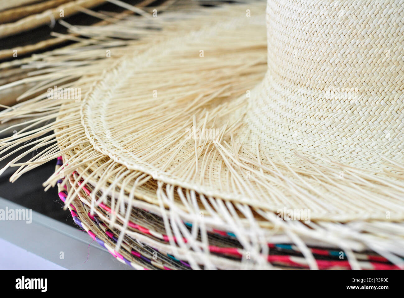 Chapeau de paille toquilla, connu sous le nom de chapeau de Panama. Chapeau  de paille d'origine équatorienne. Montecristi. L'Équateur Photo Stock -  Alamy