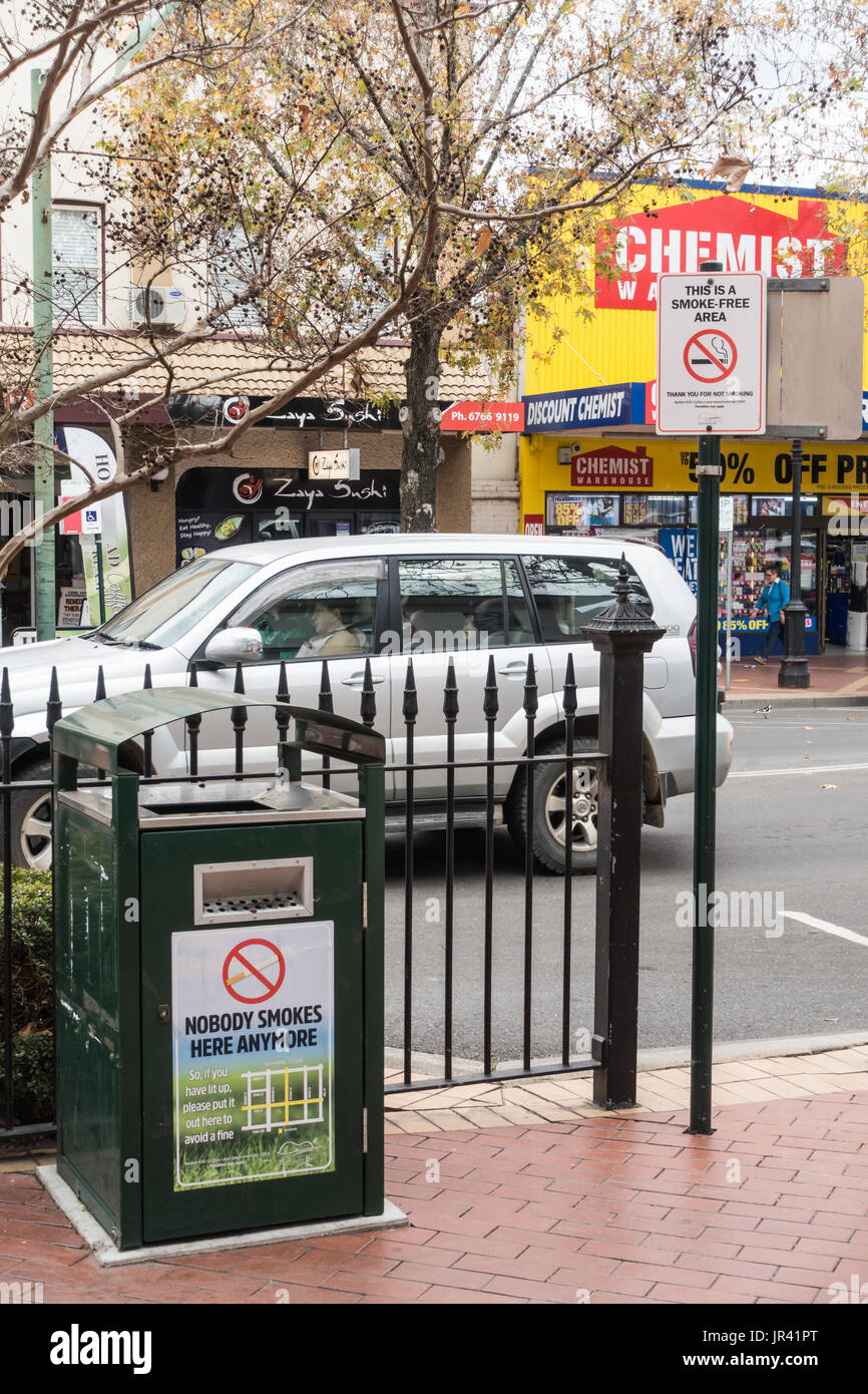 Deux signes non fumeur.Peel Street Tamworth Australie. Banque D'Images