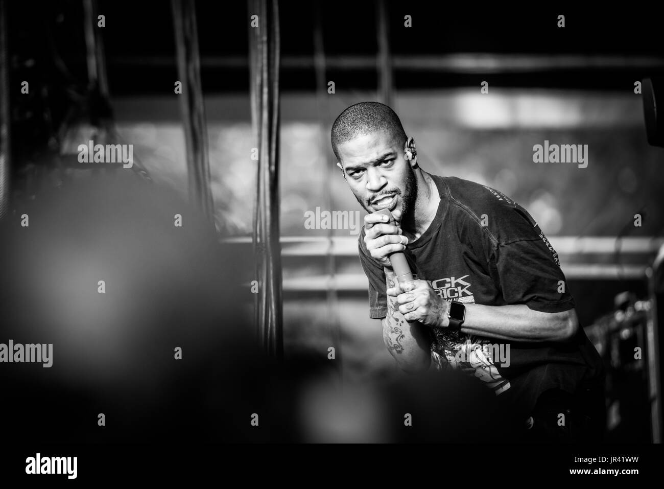 Kid Cudi exécutant à un festival de musique en Colombie-Britannique Canada en noir et blanc. Banque D'Images