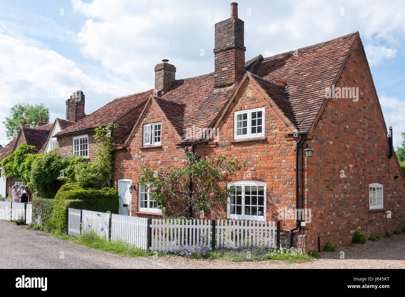 Chalets sur le village vert, Highmore Cottages, crassier, Buckinghamshire, Angleterre, Royaume-Uni Banque D'Images