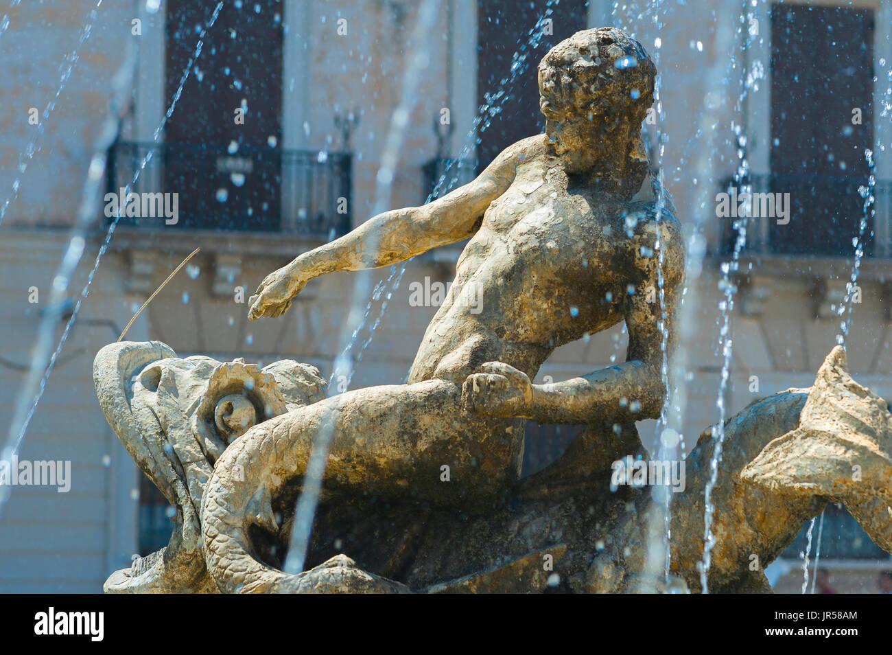 Sicile piazza, détail d'une figure mythologique dans l'Artémis Fontaine de la Piazza Archimede, Île d'Ortigia, Syracuse Syracuse (Sicile). Banque D'Images