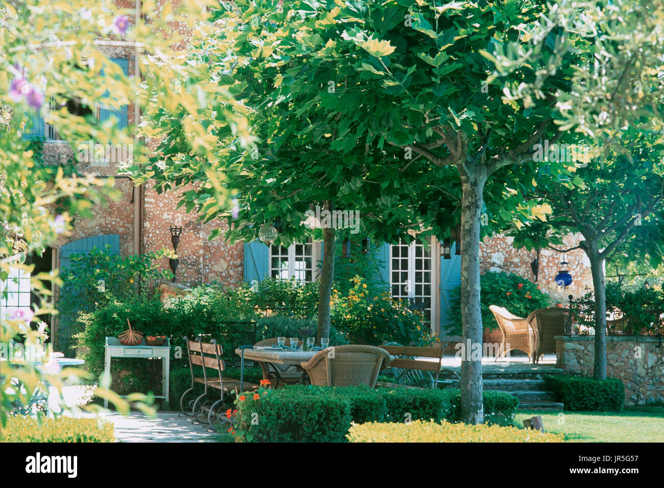 Table et chaises de jardin Banque D'Images