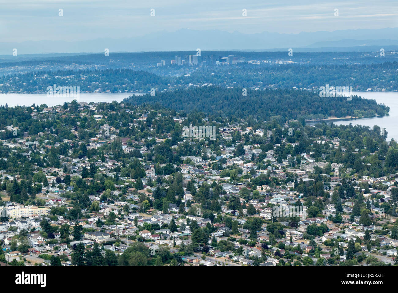 Vue aérienne de Boeing Field, Seattle, Rainier Valley, Mercer Island et de Bellevue, Washington State, USA Banque D'Images