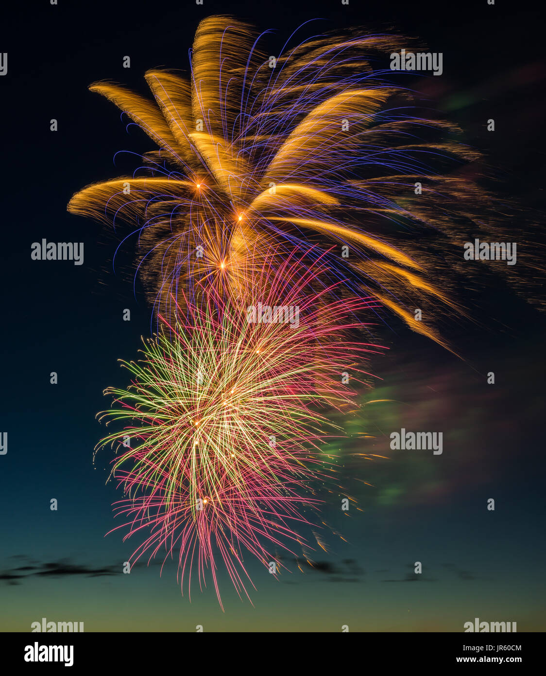 Le 150eme Anniversaire A Ete Celebre Par Un Spectaculaire Feu D Artifice A Barrie Ontario Canada Le 1er Juillet 17 Photo Stock Alamy