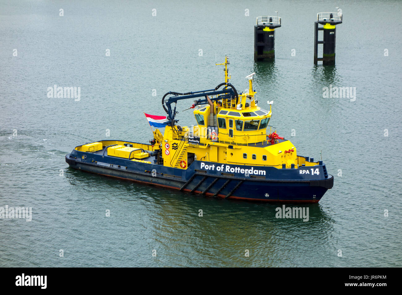 Port de Rotterdam, l'APR14 / alimentation / Navire de patrouille dans le bateau-pompe du port de Rotterdam, Pays-Bas Banque D'Images Port de Rotterdam, l'APR14 / alimentation / Navire de patrouille dans le bateau-pompe du port de Rotterdam, Pays-Bas Banque D'Images