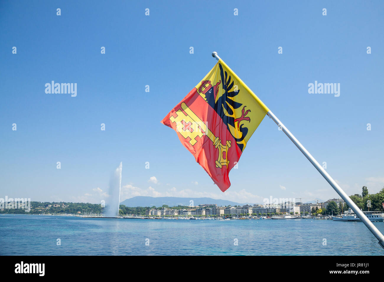 Pavillon de la Canton de Genève dans le centre-ville de Genève, sur le lac Léman. L'emblématique Jet d'eau Jet d'eau peut être vu dans l'arrière-plan photo de Banque D'Images