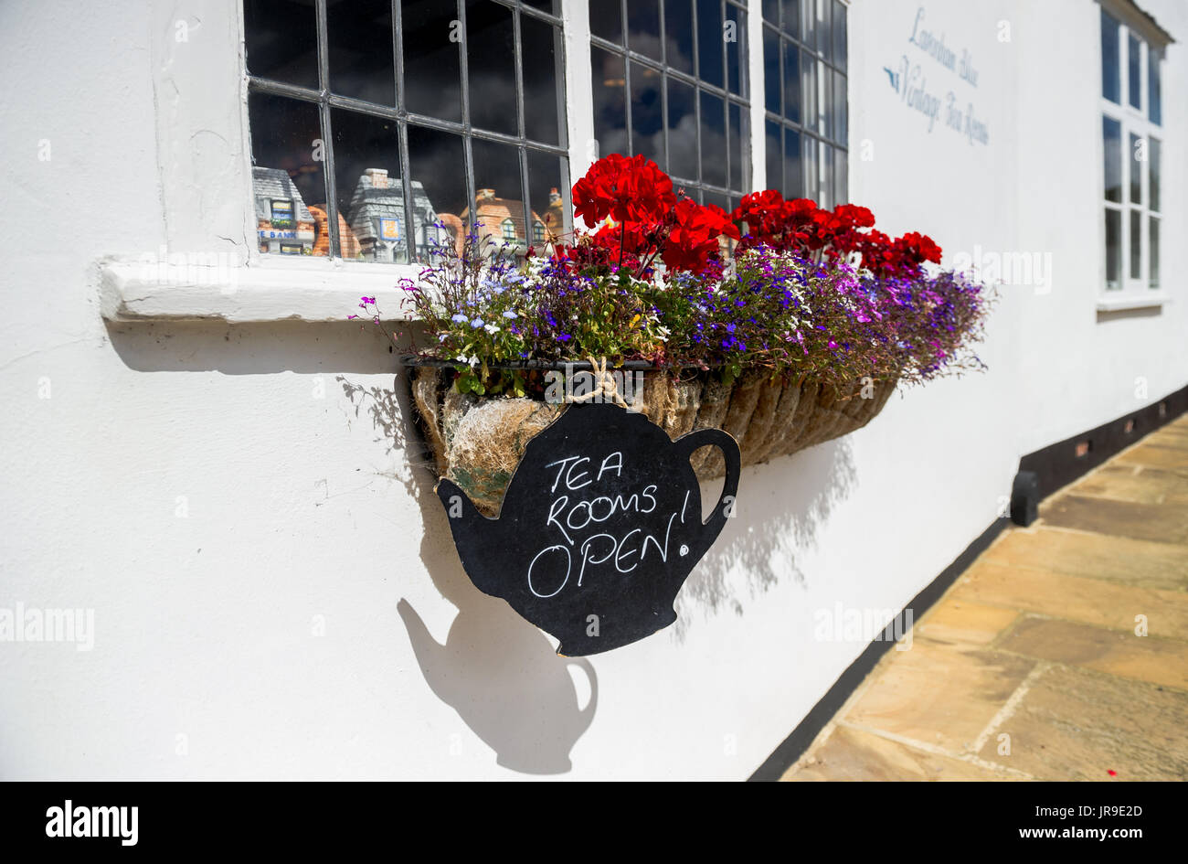 Salon de Thé ouvert à la craie sur une théière en forme de noir. Banque D'Images