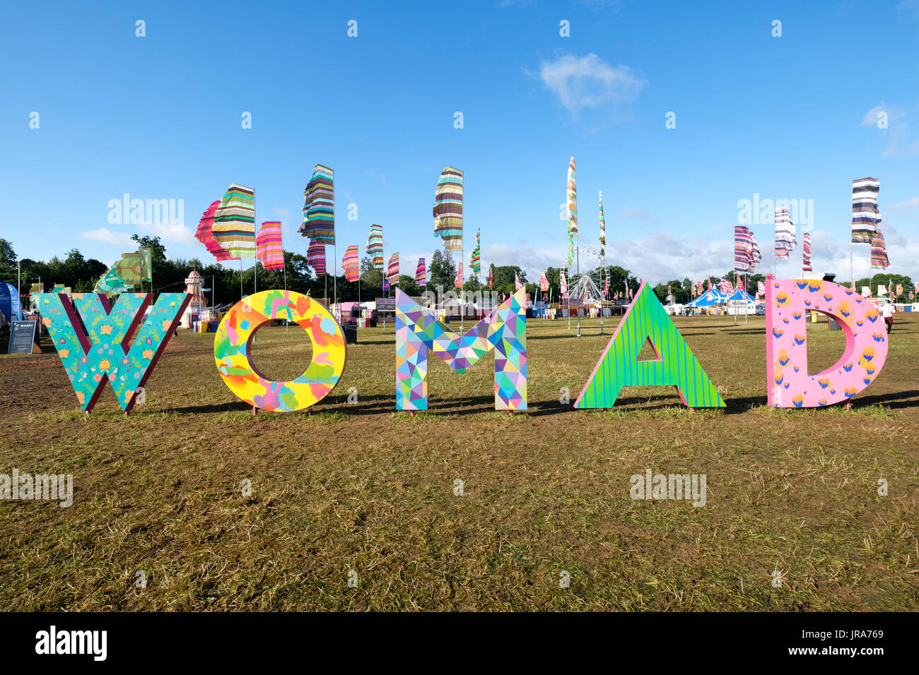 WOMAD multicolores signe, Festival Womad, Charlton Park, Malmesbury, Wiltshire, Angleterre, Juillet 30, 2017 Banque D'Images