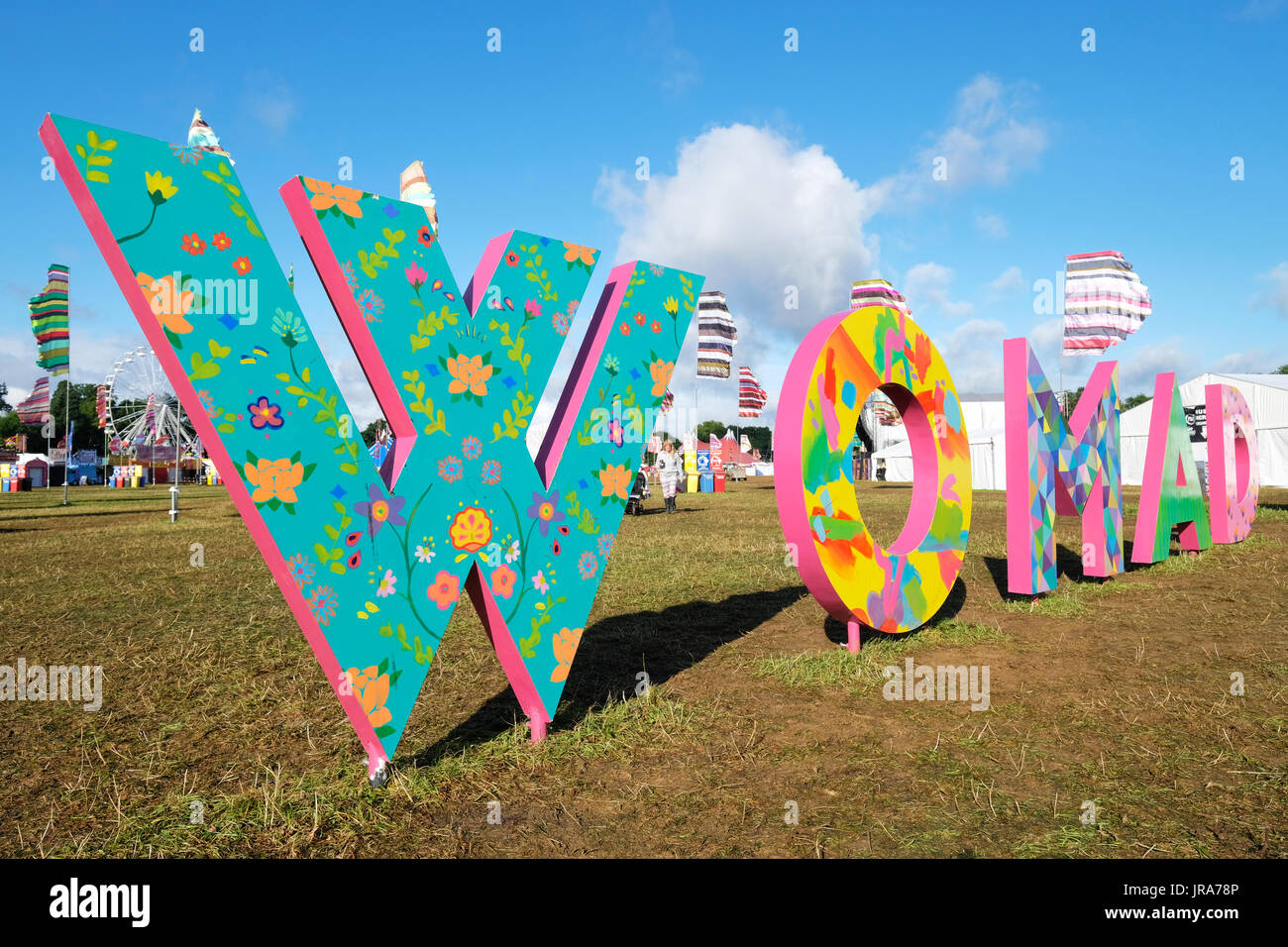 WOMAD multicolores signe, Festival Womad, Charlton Park, Malmesbury, Wiltshire, Angleterre, Juillet 30, 2017 Banque D'Images