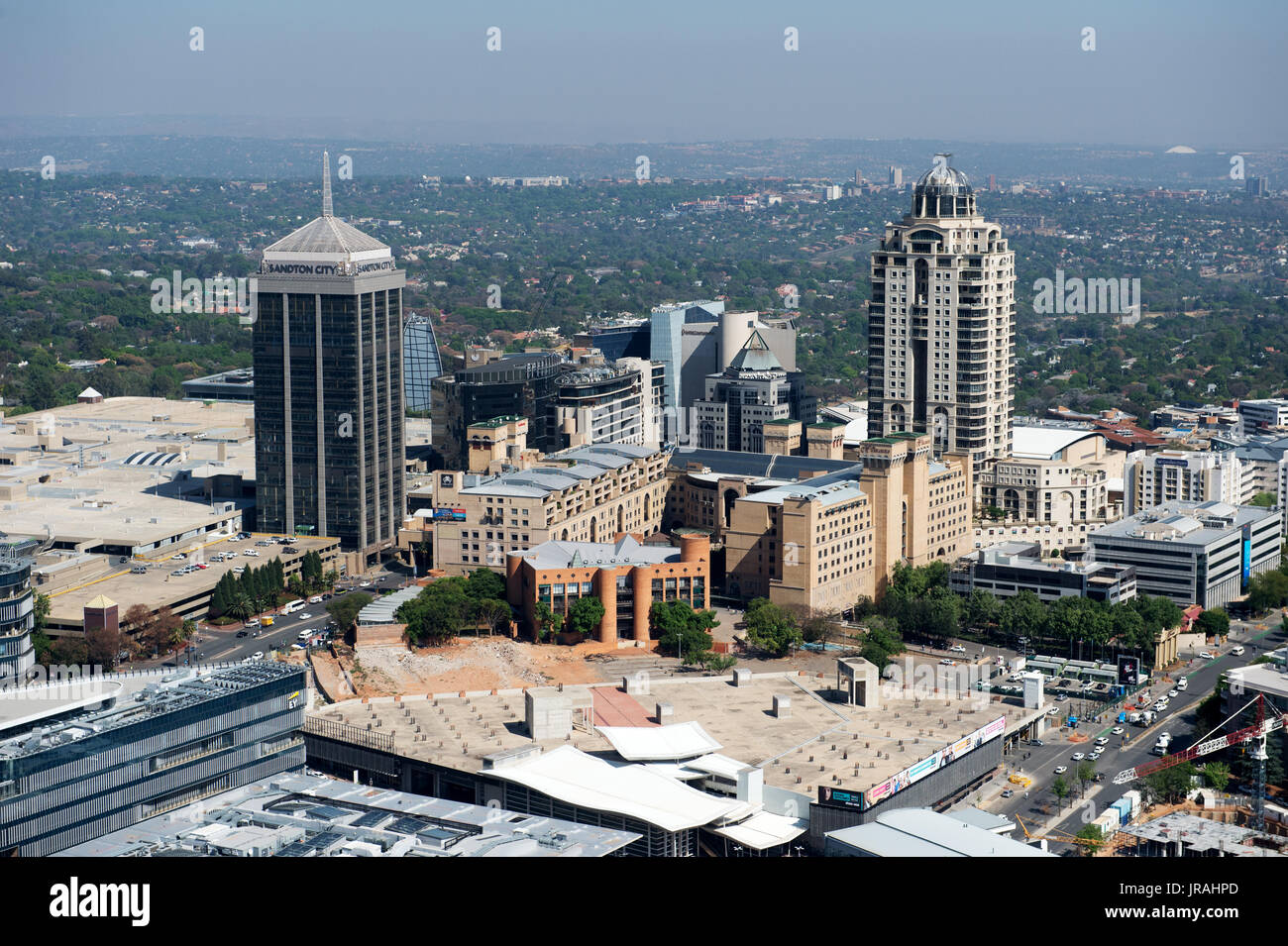 JOHANNESBURG, AFRIQUE DU SUD - 24 septembre 2016 : Vue aérienne de la ville de Sandton et à l'hôtel Michelangelo Banque D'Images