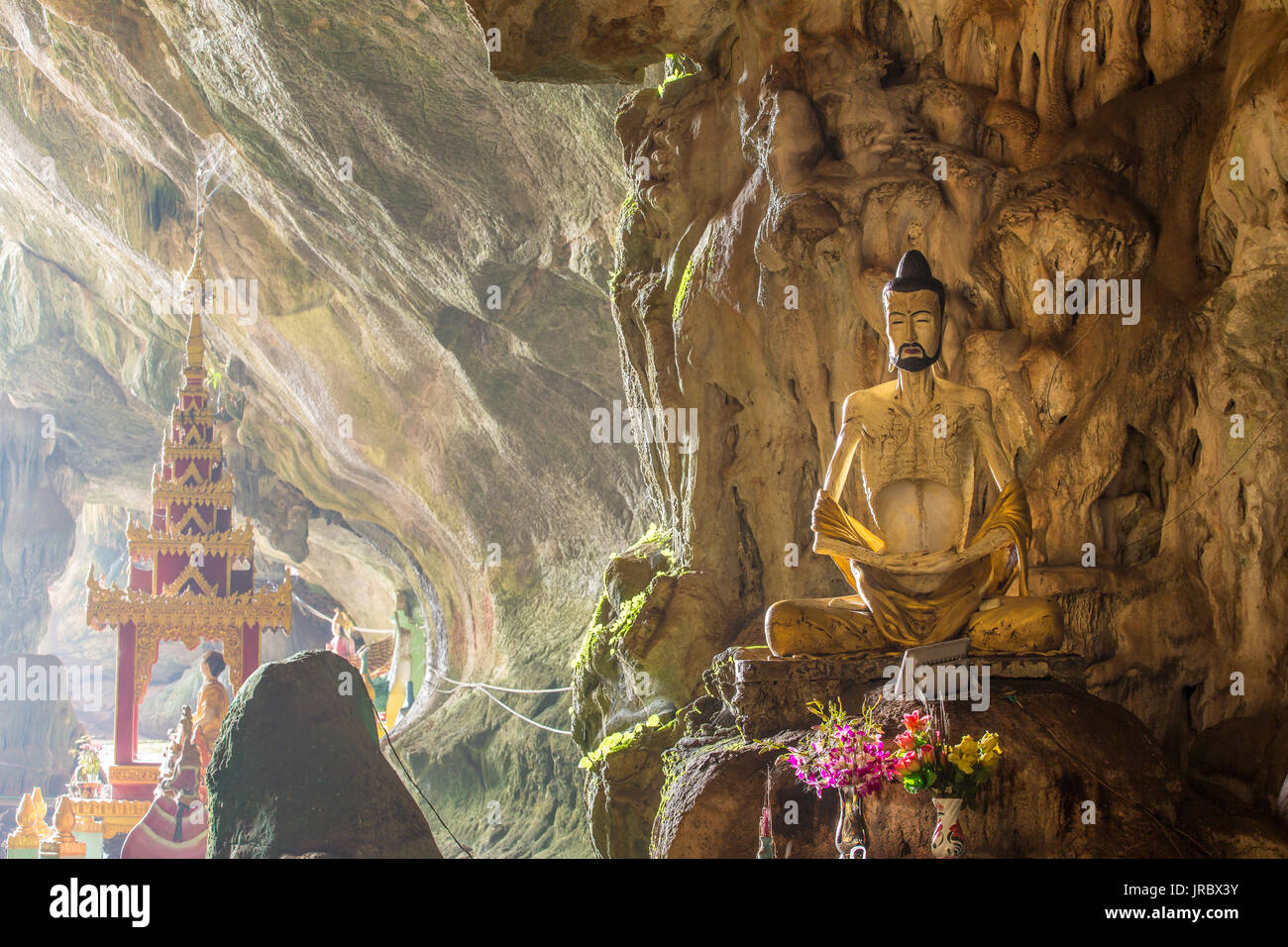 Temple bouddhiste de Saddar grotte près de Hpa-an au Myanmar Banque D'Images