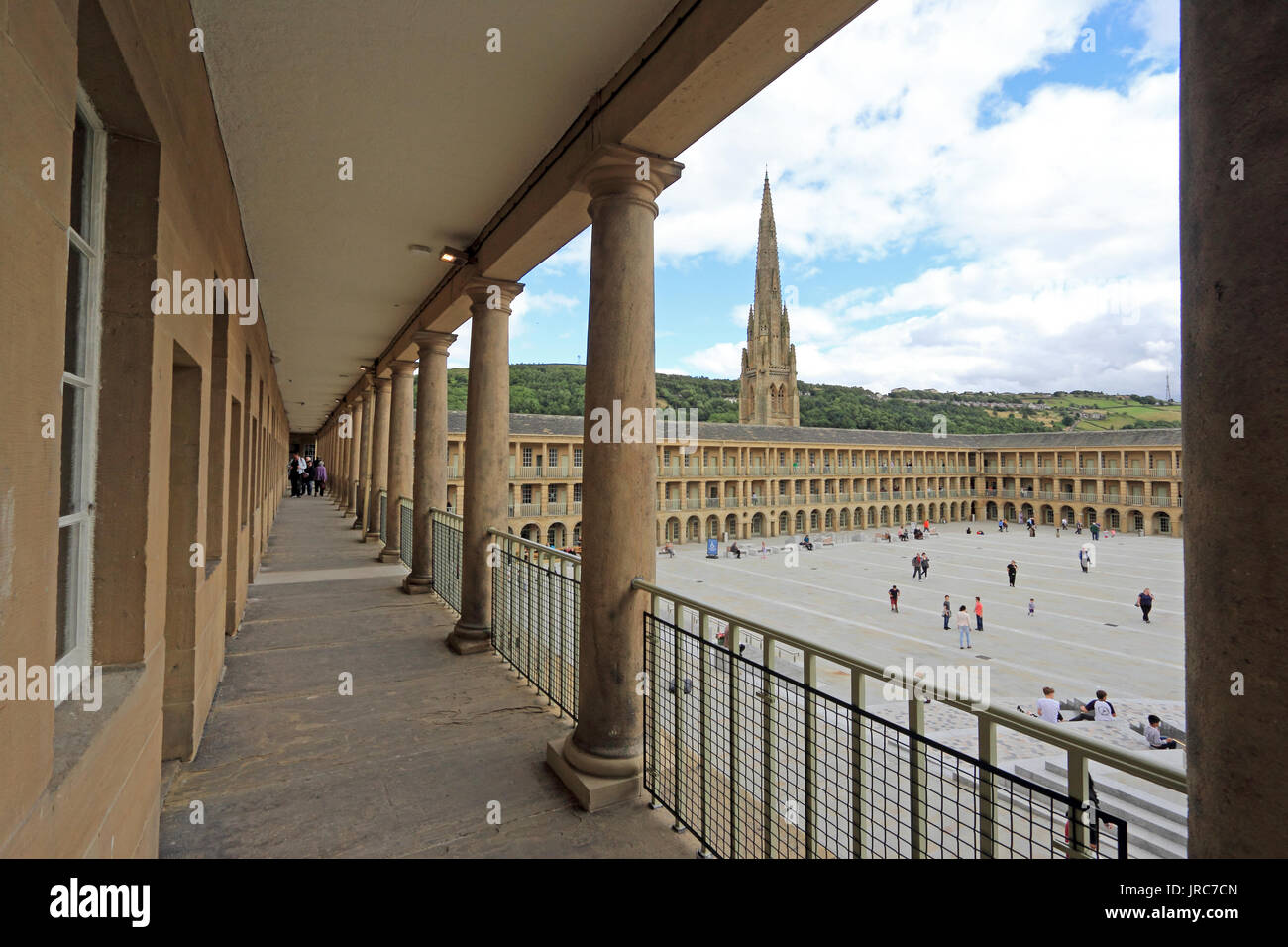 Pièce Hall, Halifax, après une vaste amélioration de la piazza. Rouvert Août 2017 Banque D'Images