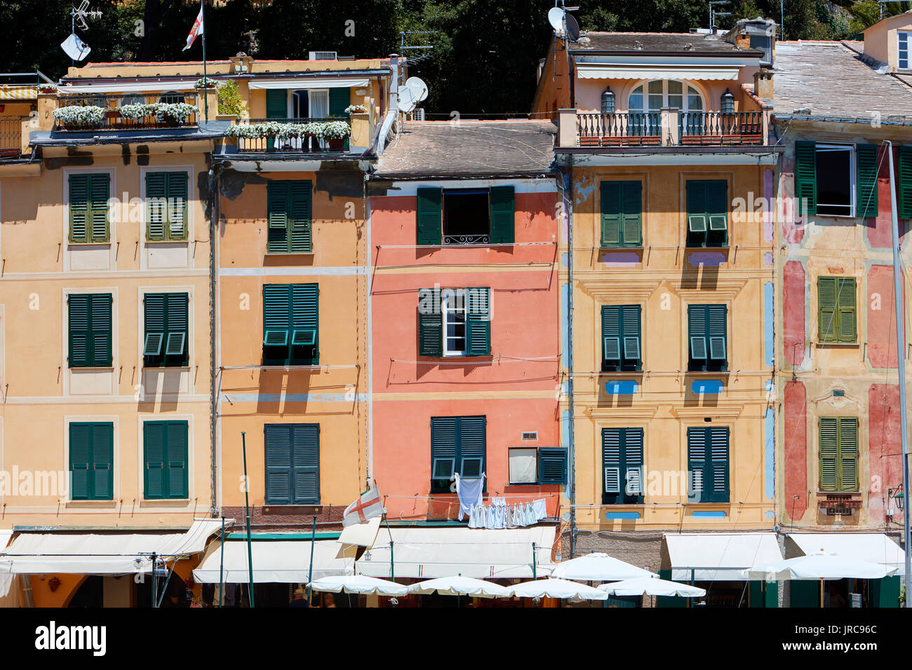 Portofino magnifique village aux maisons colorées façades en Italie, sur la côte de la mer de Ligurie, province de Gênes Banque D'Images