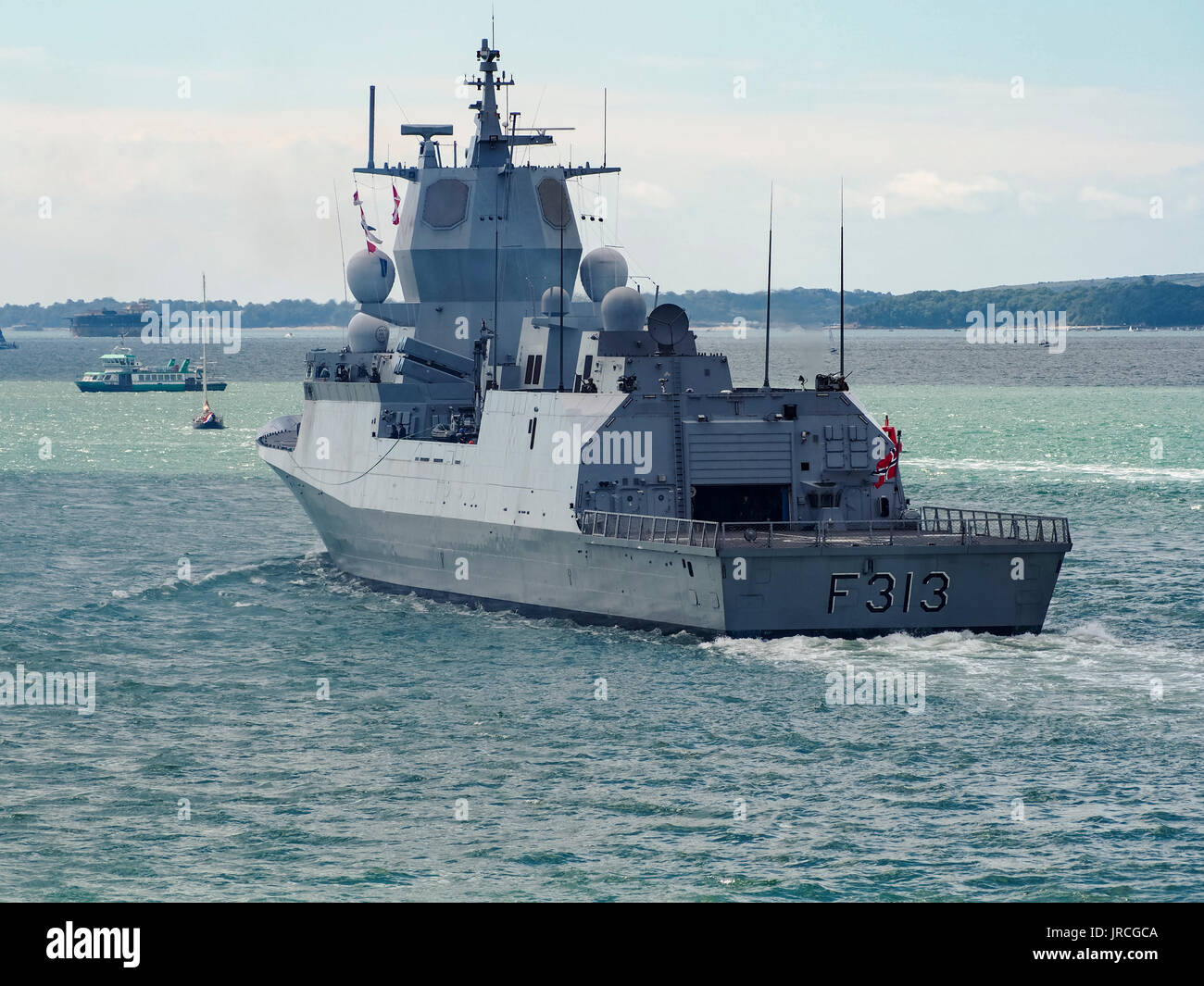 HNoMS Helge Ingstad un Fridjof Nansen, la frégate de classe de la marine norvégienne de quitter le port de Portsmouth Banque D'Images