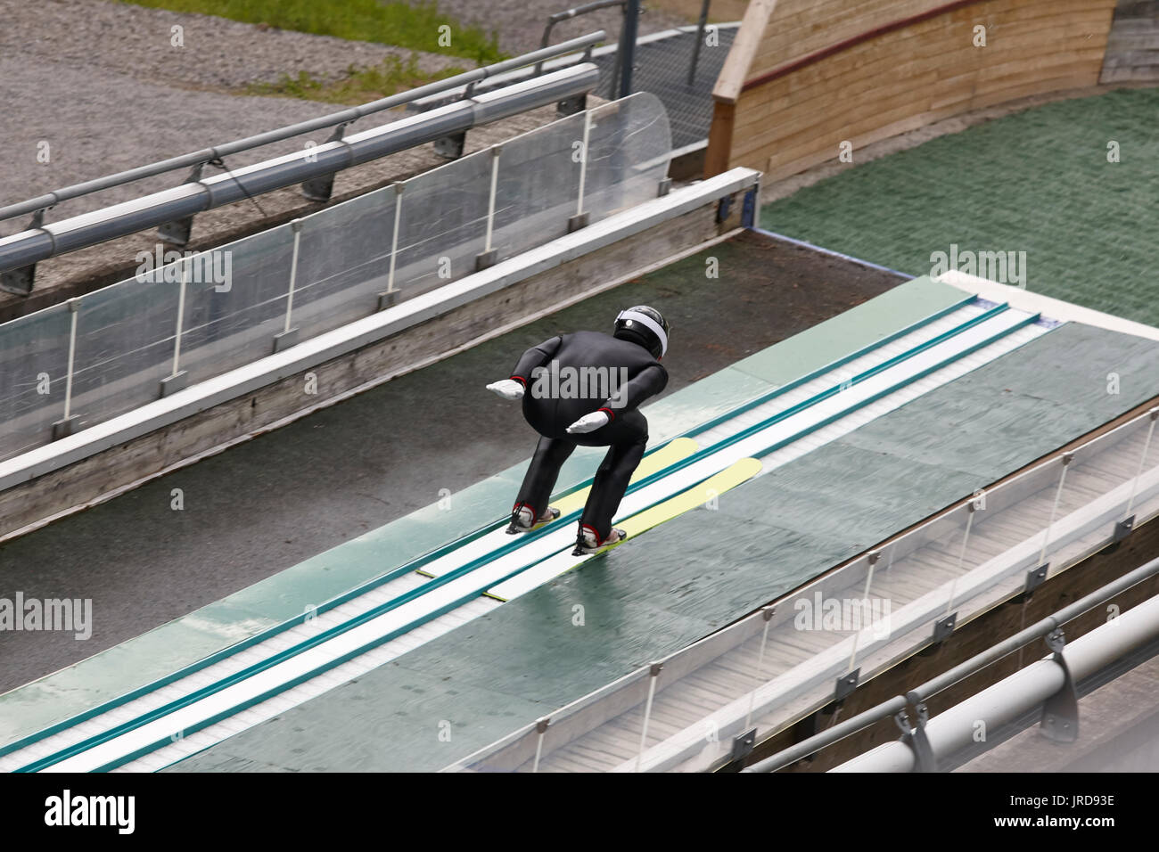 Ski Jump. Piste artificielle. Sport d'hiver. La Norvège l'été. L'horizontale Banque D'Images