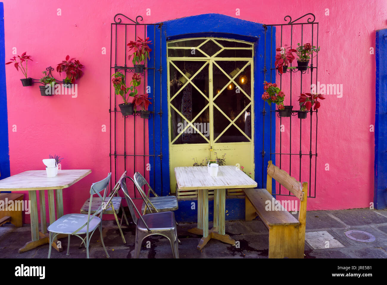 Maison coloniale rose à Puebla, Mexique Banque D'Images