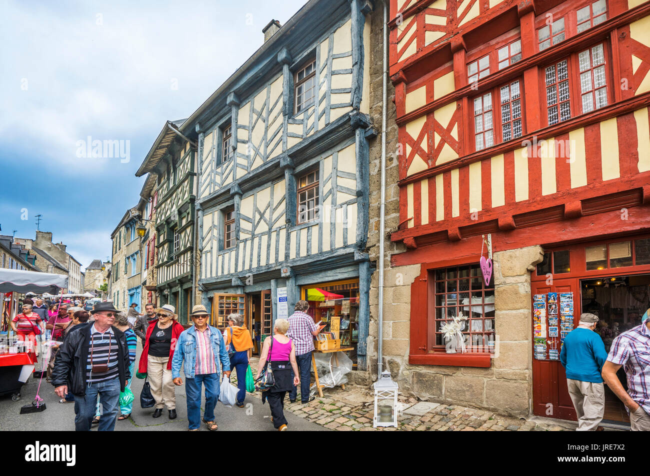 France, Bretagne, Côtes-d'Armor, occupé à jour de marché, Tréguir Banque D'Images