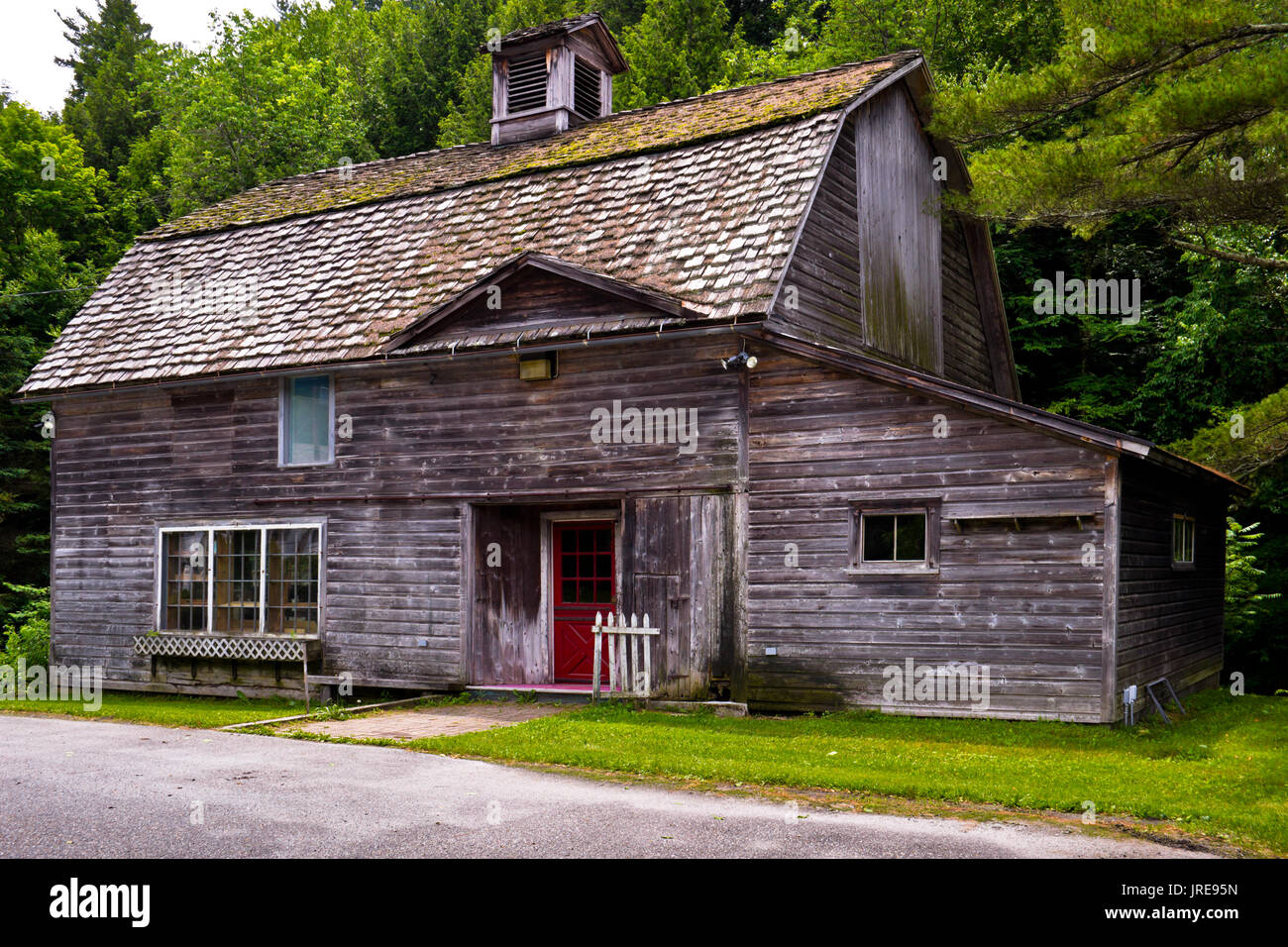 Une ancienne grange a été convertie en un magasin d'Arlington, Vermont. Banque D'Images