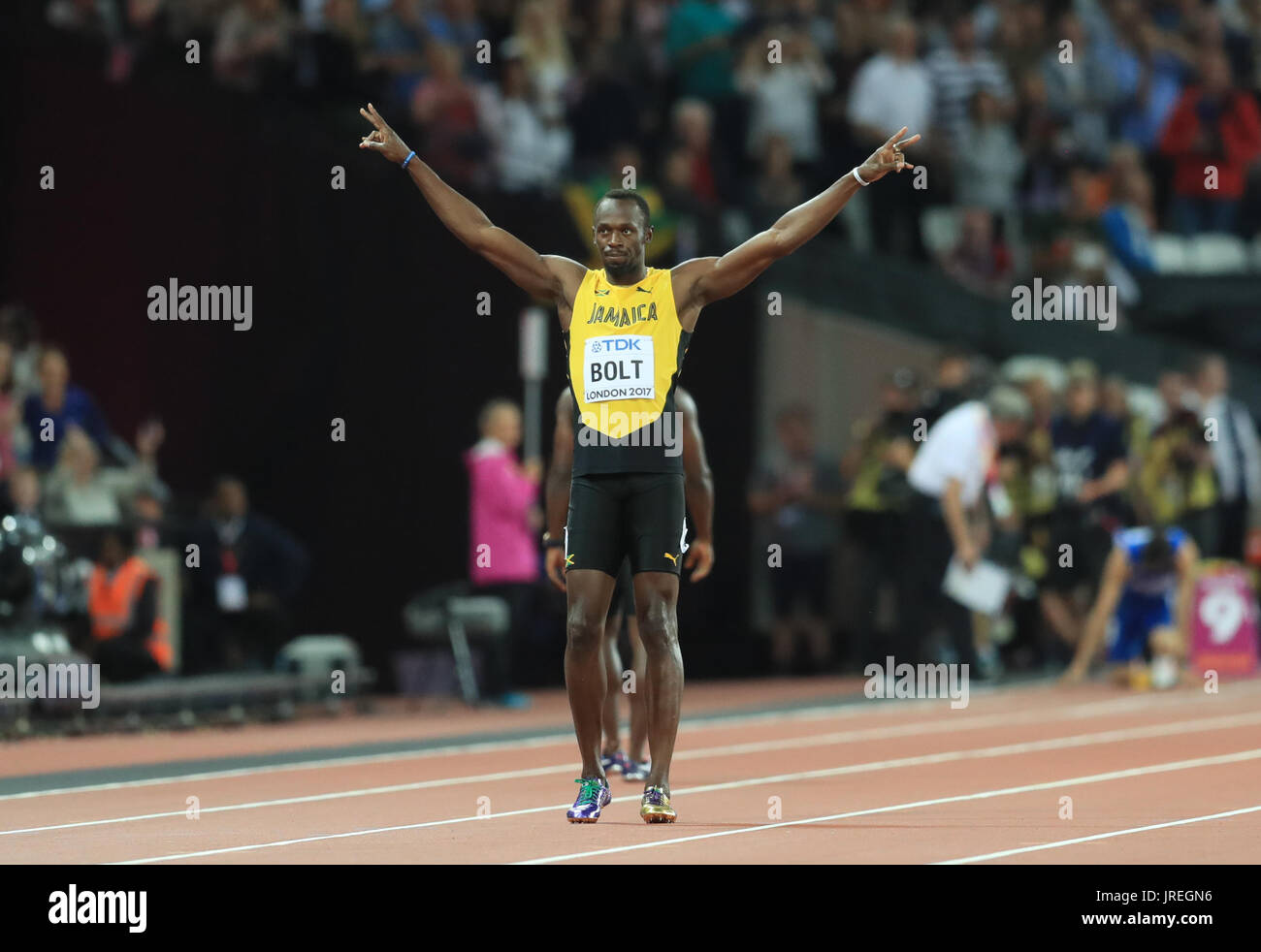 Usain Bolt de la Jamaïque prend à la piste lors de la première journée de l'IAAF 2017 Championnats du monde à la London Stadium. Banque D'Images