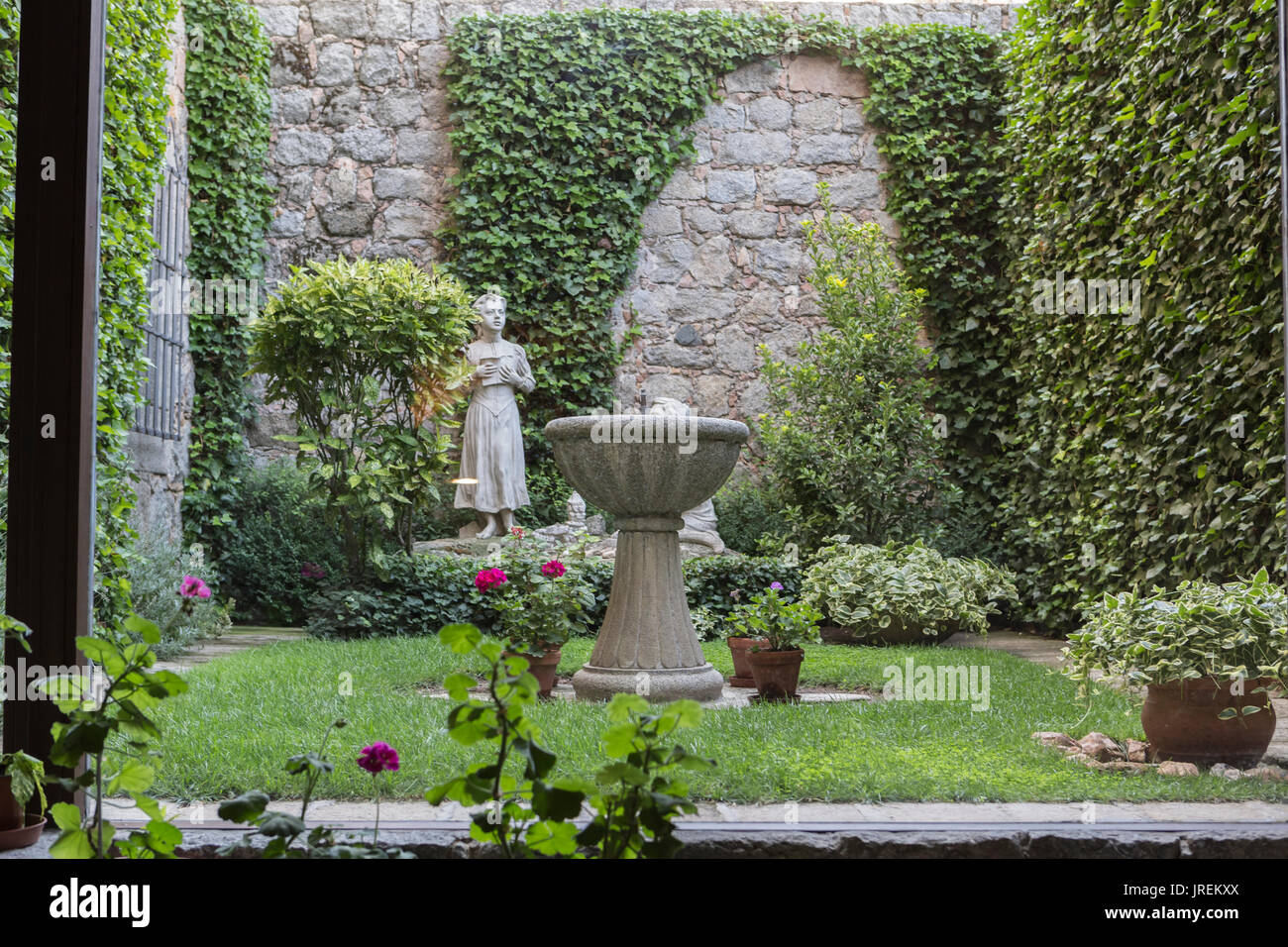 L'intérieur du couvent de Santa Teresa, à l'intérieur du couvent de Santa Teresa, petit jardin intérieur, où elle avait l'habitude de jouer Banque D'Images