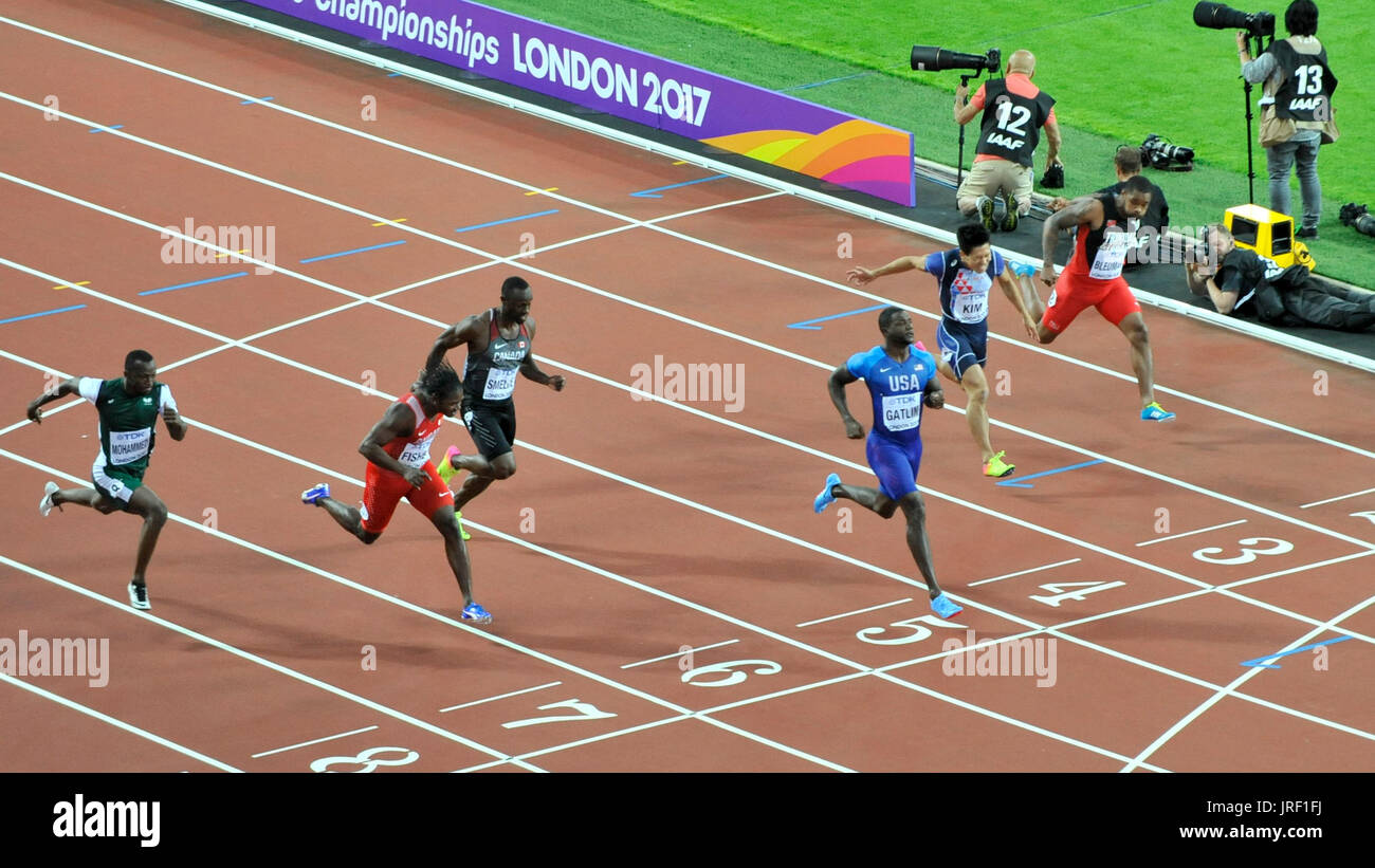 Londres, Royaume-Uni. 4 août 2017. Justin Gatlin, USA, lane 5, gagne son 100m de chaleur au stade de Londres, dans l'es Championnats du Monde 2017 à Londres, au cours de la première journée de la session du soir. Crédit : Stephen Chung / Alamy Live News Banque D'Images