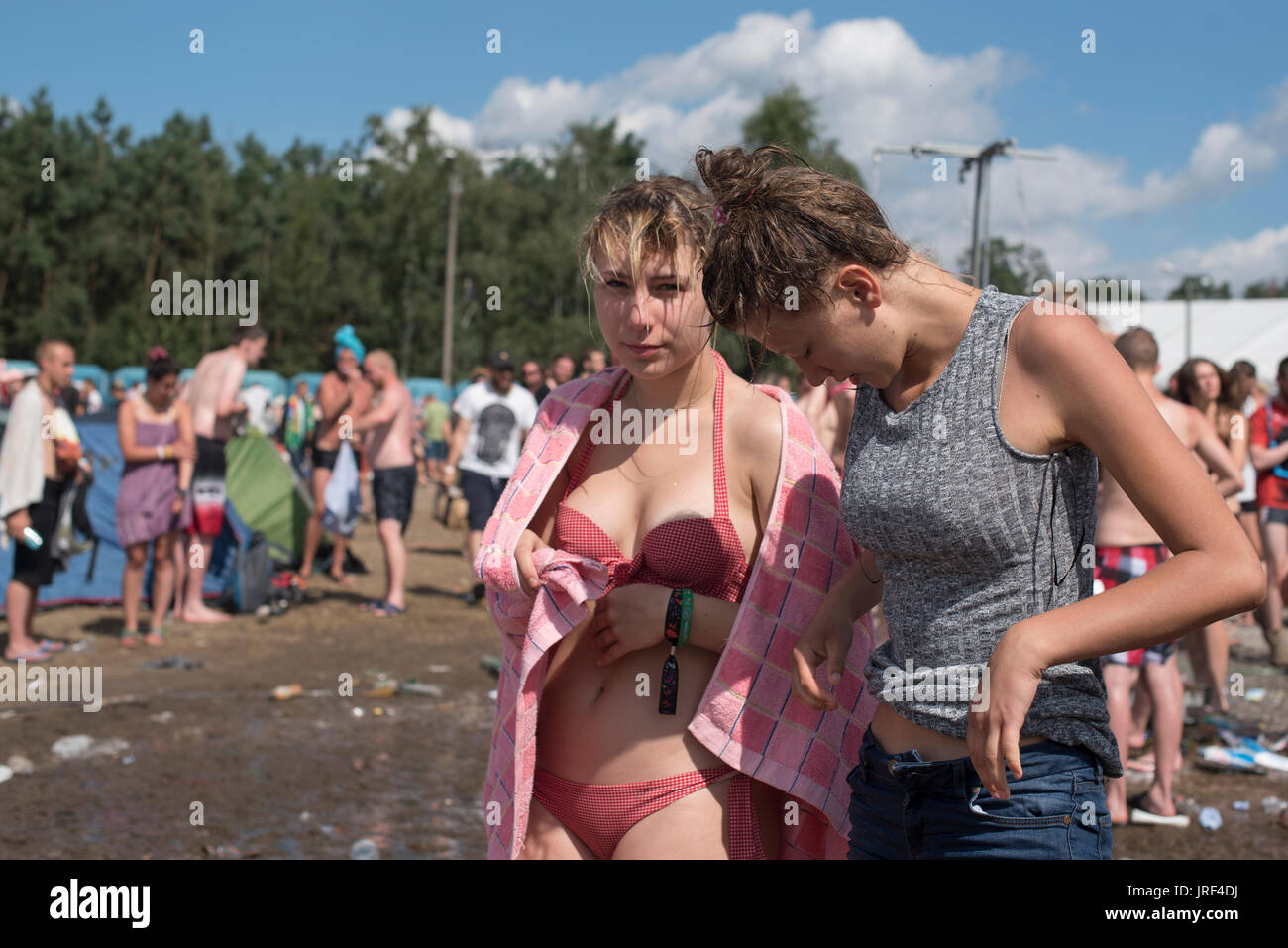 Nowy à Odra, Pologne. 5 Août, 2017. Le Festival de Woodstock jour 3  commence. Douche du matin, nettoyage et nous sommes prêts. Cest le dernier  jour du festival en santé. Credit :