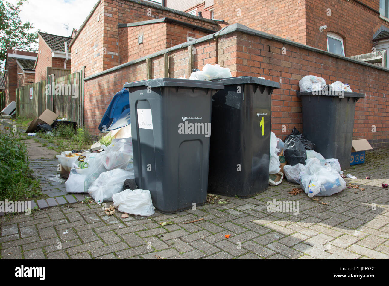 Refuser les déchets ordures s'accumule comme Birmingham Council éboueurs en grève. UK Août 2017 Banque D'Images