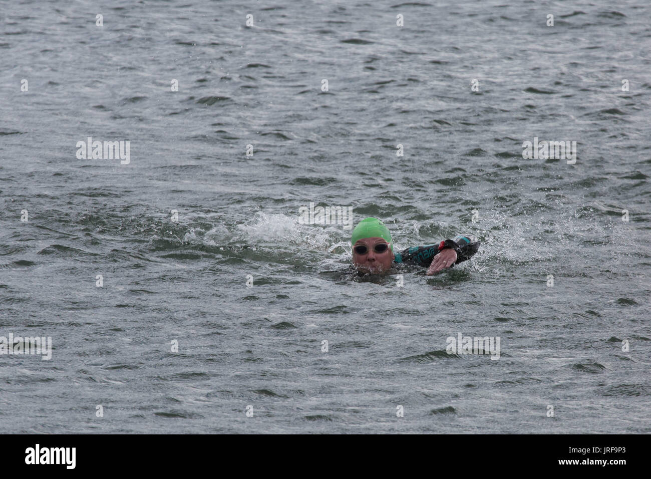 La forteresse de Bomarsund, archipel d'Åland, la mer Baltique, Finlande, le 5 août 2017 Défi de l'eau ouverte Bomarsund est chaque année une compétition de natation en eau libre qui a eu lieu dans la région de la mer Baltique dans l'archipel d'eau autour de la forteresse du 18ème siècle russe Bomarsund. Ylva Watkins termine deuxième dans la 1.5km événement. Sur la photo : . Photo : Rob Watkins/Alamy Live News Banque D'Images