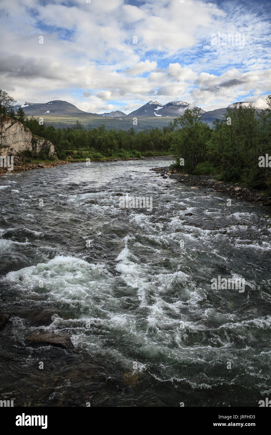 Abiskojaure river canyon, au début de la Kungsleden trail à Abisko National Park en Laponie, Suède Banque D'Images