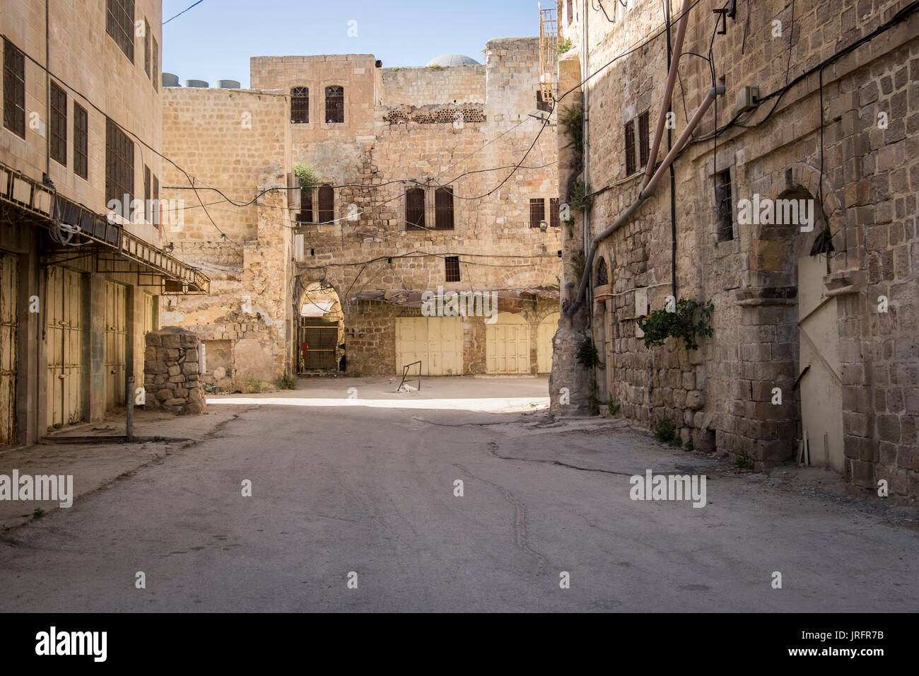 Ancien marché déserte d'Hébron, en Cisjordanie, où les Palestiniens sont interdits en raison de l'occupation par la force par 850 colons israéliens Banque D'Images