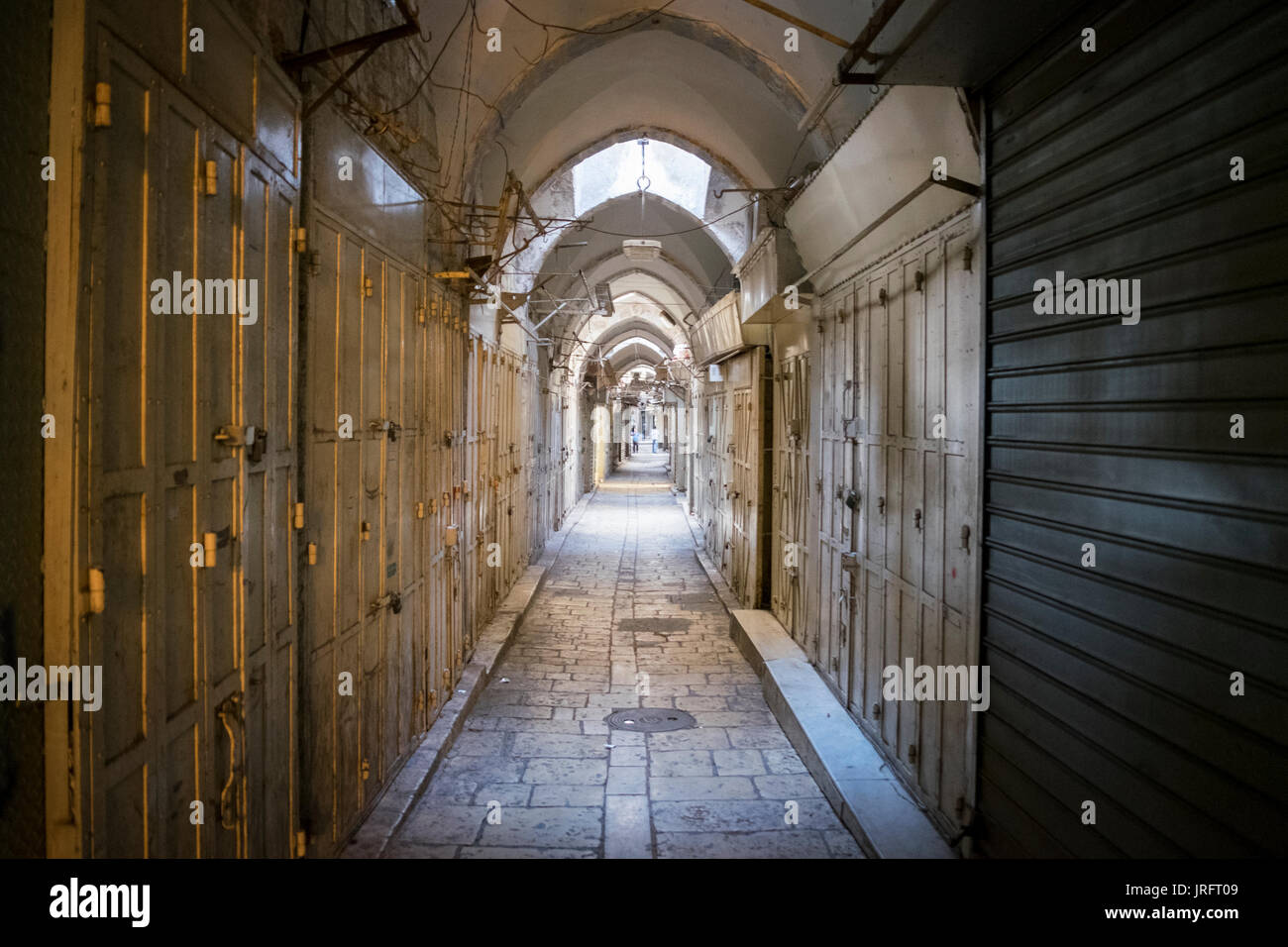 Les rues désertes pratiquement de la vieille ville de Jérusalem en raison d'une fermeture prescrits par les autorités israéliennes, en raison d'éventuelles violences. Banque D'Images