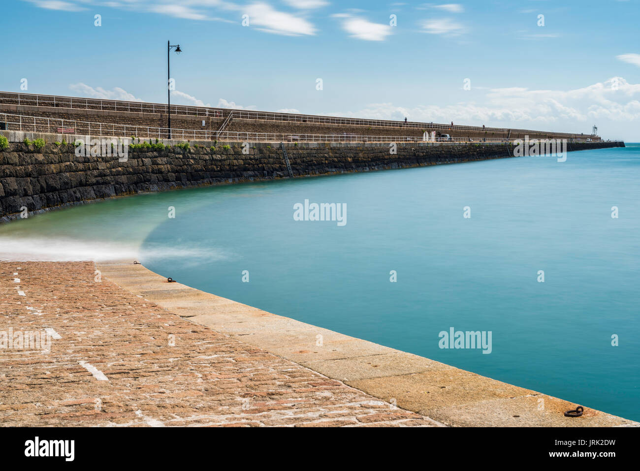 Une longue exposition de St Catherine's Breakwater, Jersey, Channel Islands Banque D'Images